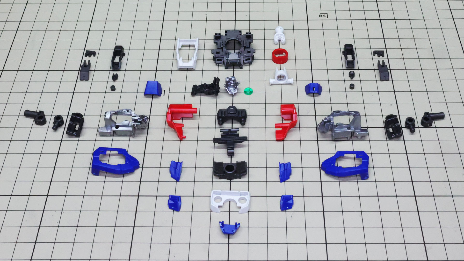 胴体部の中の細かい部分の機構とカラーリングを実現する胴体部パーツ群