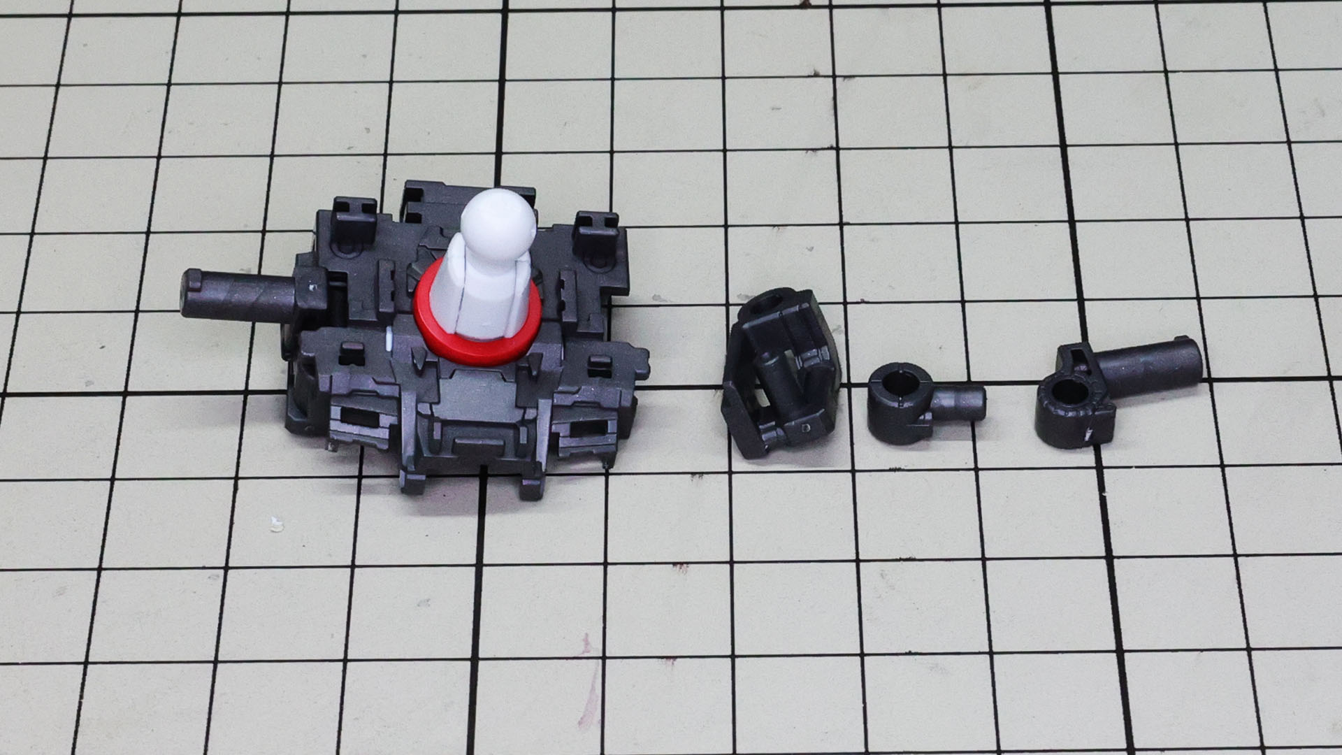 襟のメカフレームには肩関節も組み込まれます