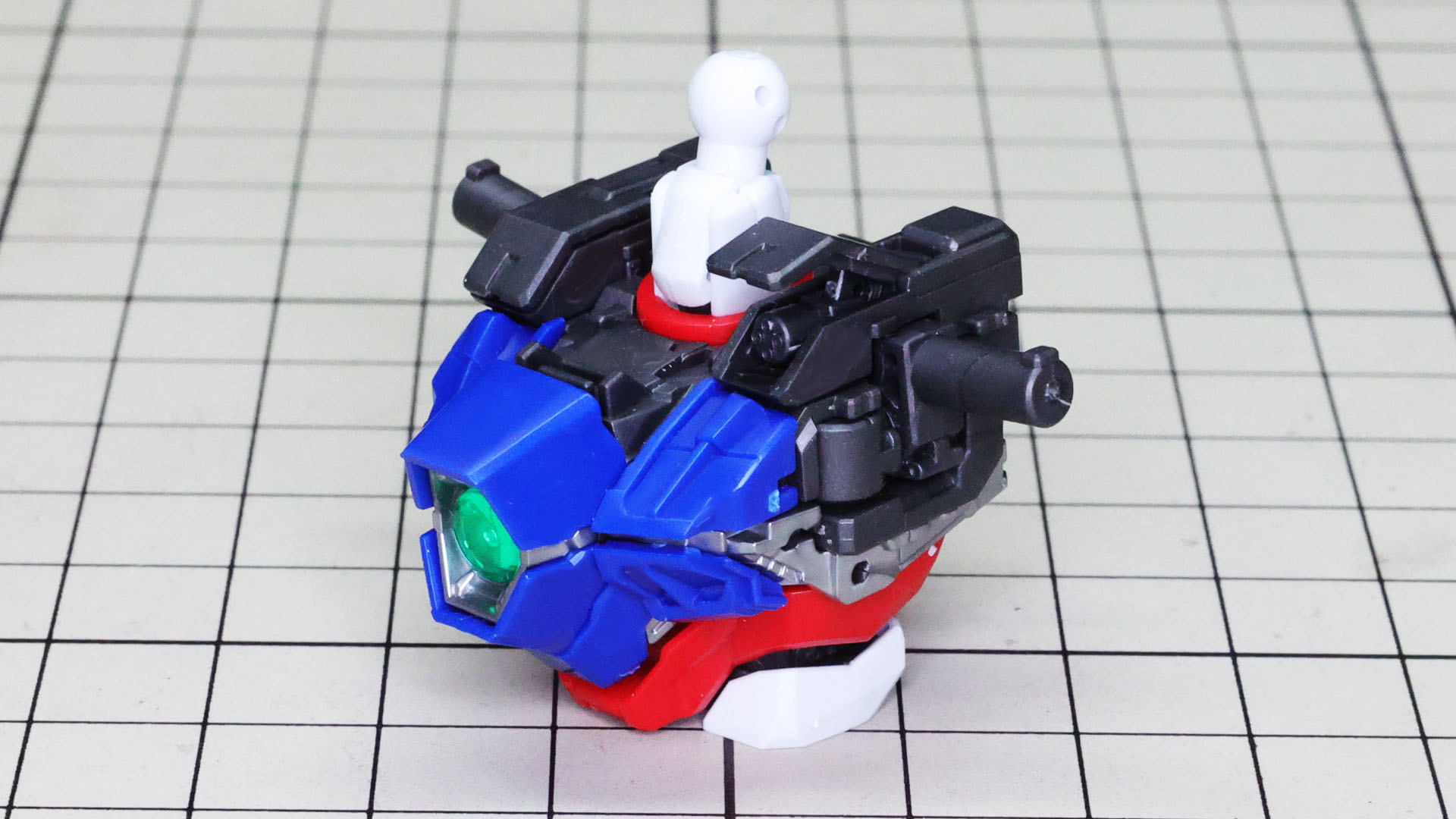 左右の装甲パーツを組み付けて完成です