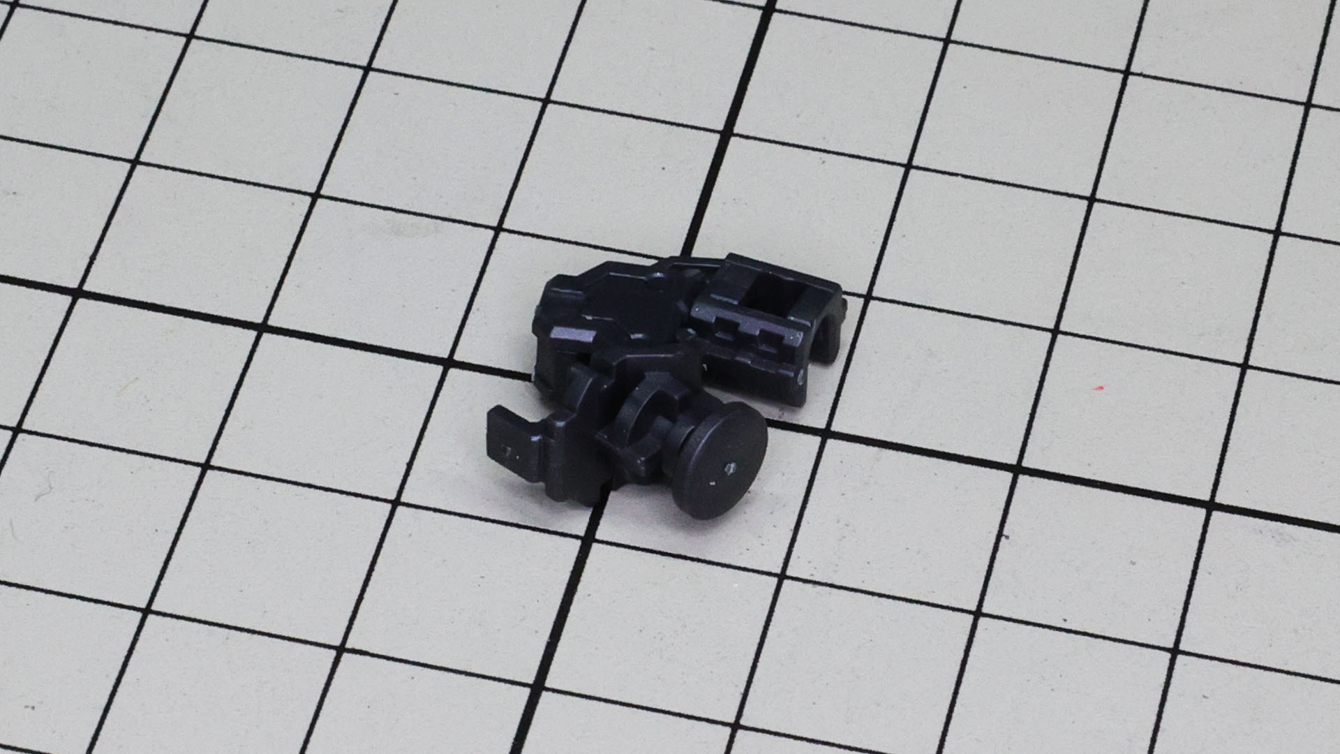 グイっと曲げるとご覧の通り。メカフレームの時点でほぼ180度曲がります