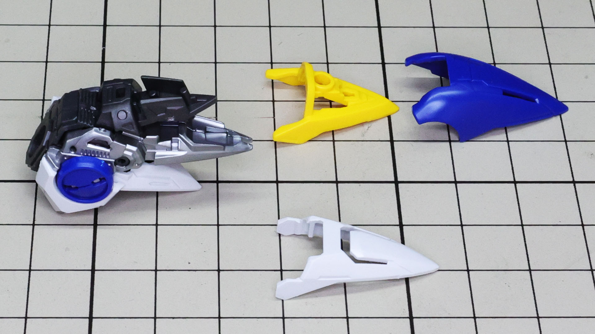 組みあがったユニットをドッキングさせれば腕部完成です