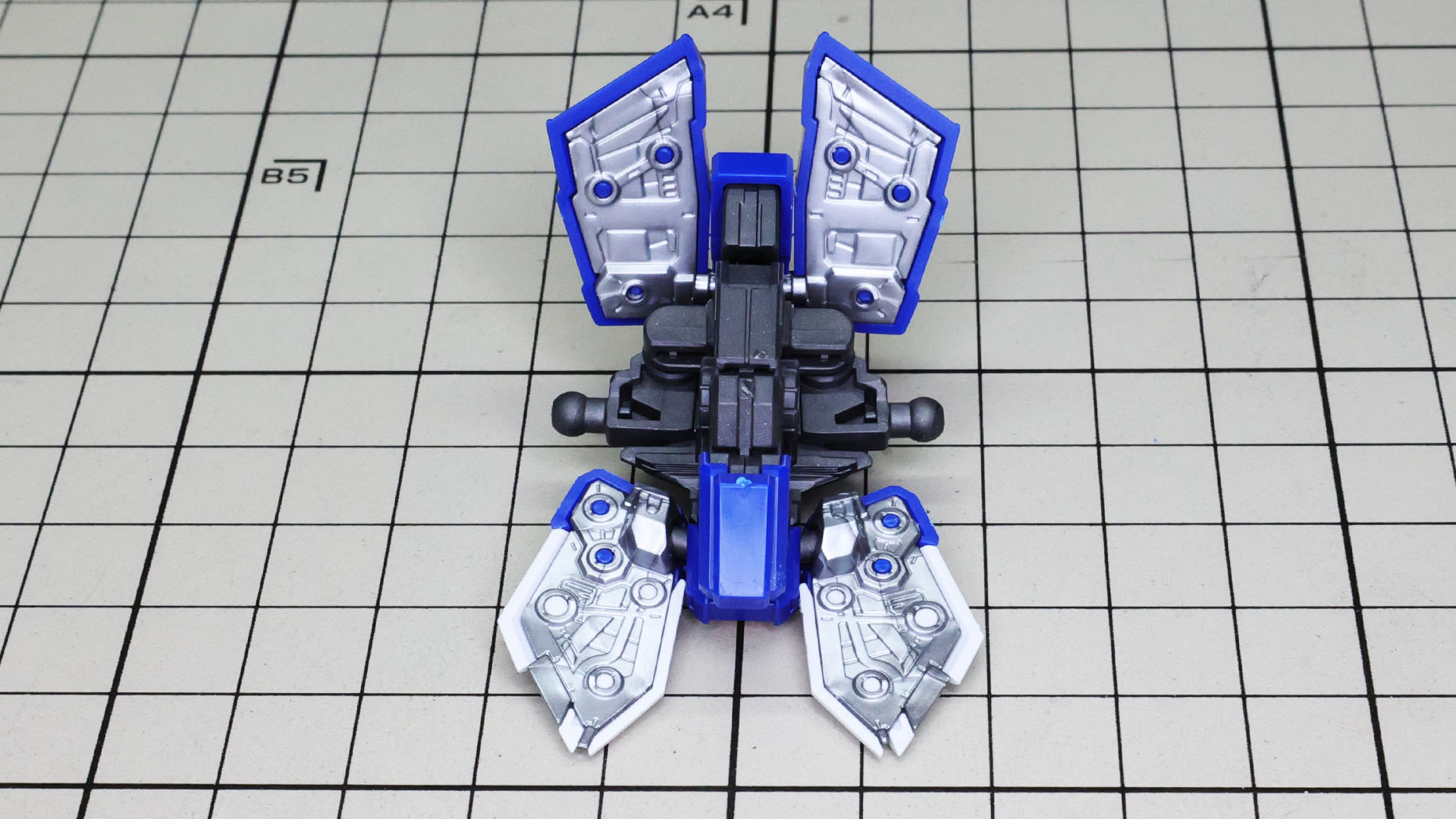 裏から見るとご覧の通り！裏からメカフレームが全開です