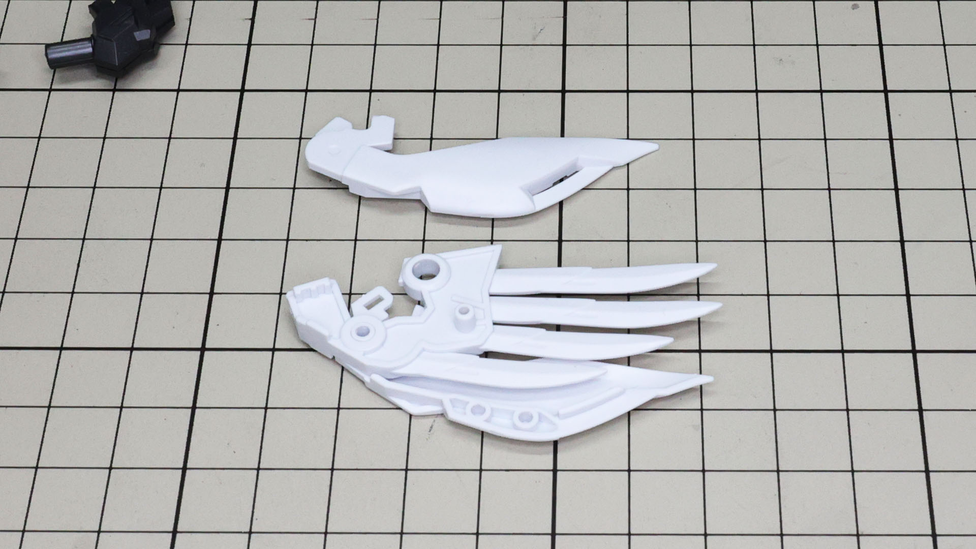 中にはさらに小さいウイングを内包します