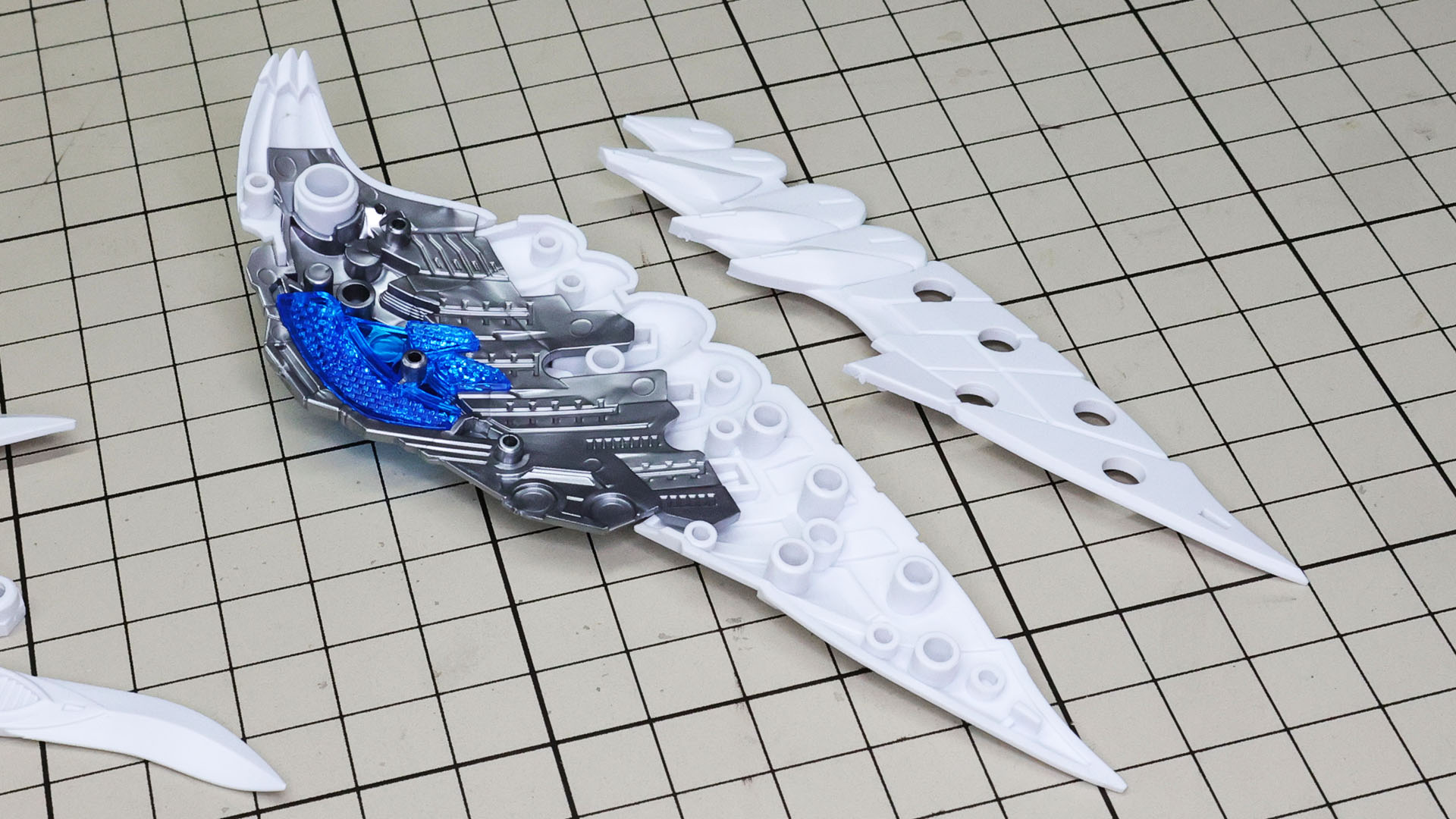 ウイングバインダーの先端に付くウイングレットの接続部が見えます