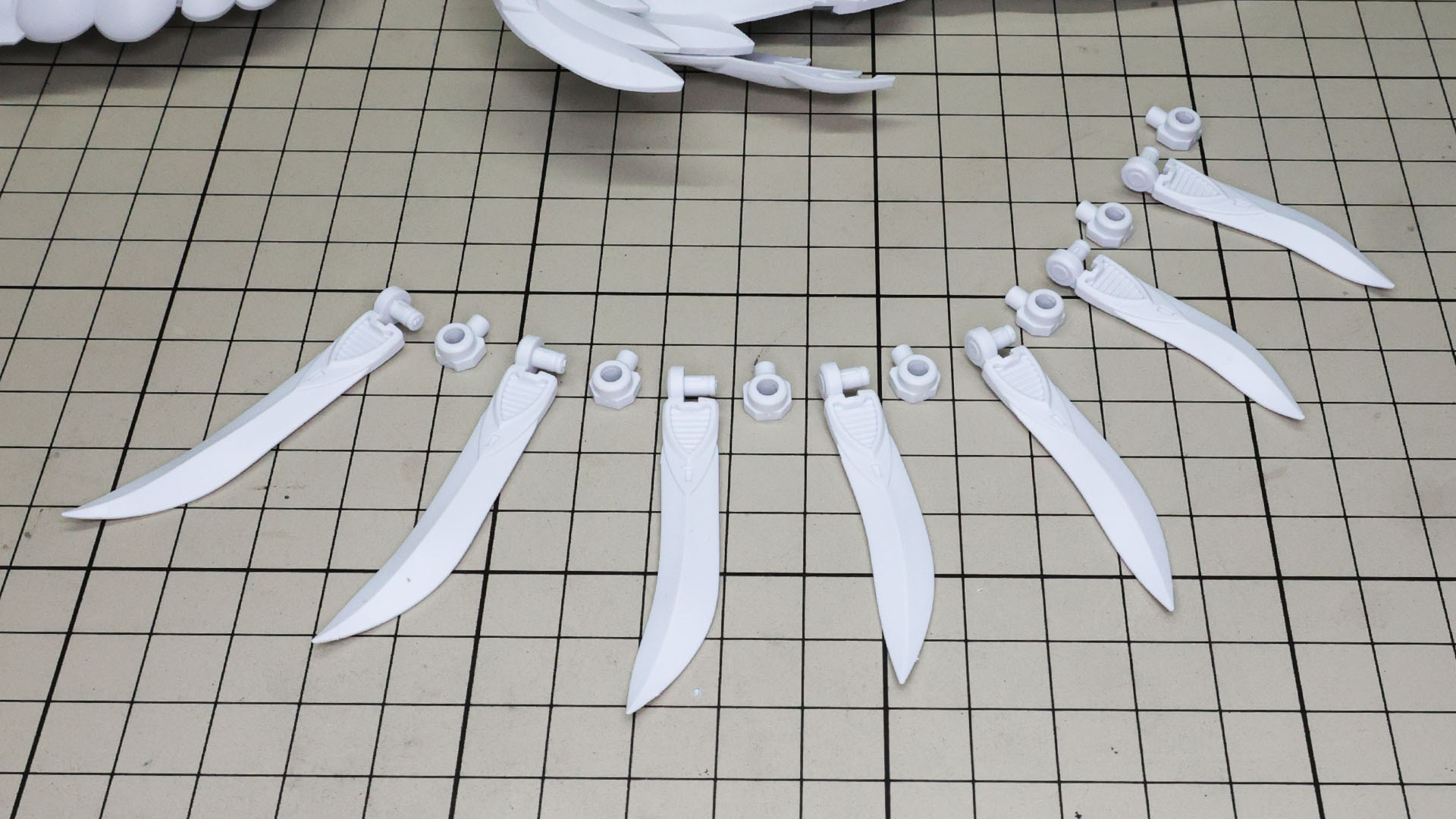 ウイングレットを組んでいきます。大中小あり、表裏もありますのでよく観察しておきます