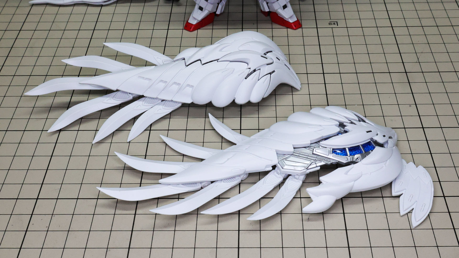 ウイングレットはウイングバインダーの表側が山、裏側が谷です