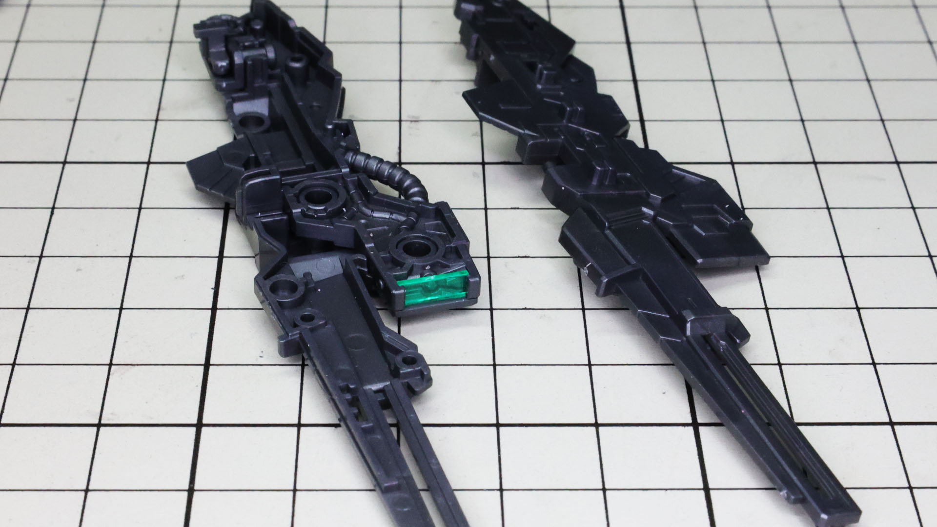 センサー先端にはクリアーパーツを組み込みます。集中！