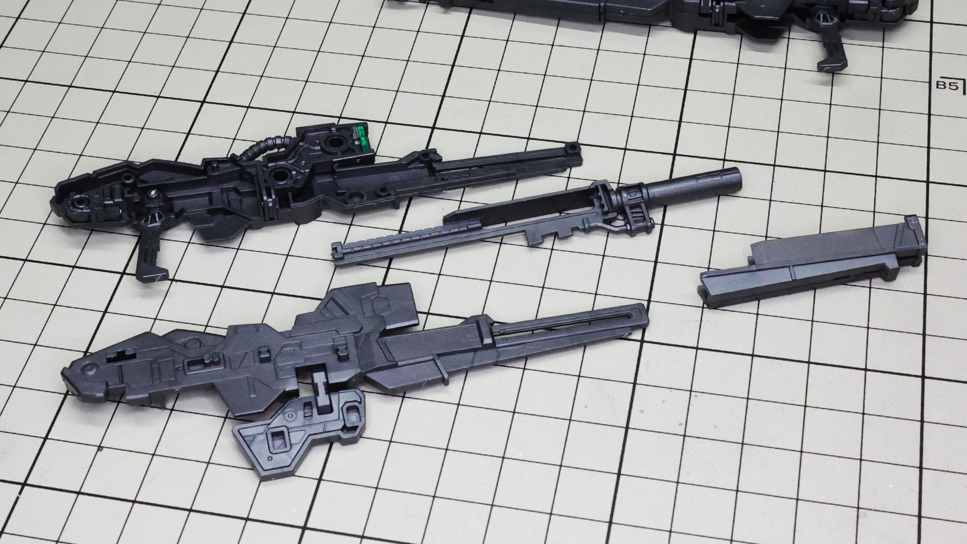 そして内部に伸縮する銃身とジャケットを組み込みます