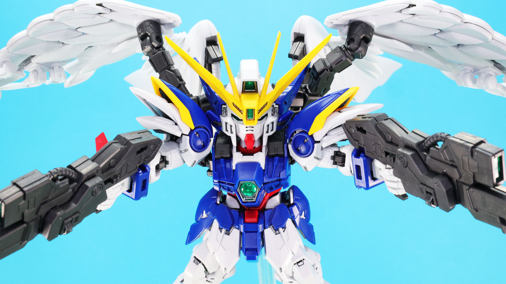 長大なライフルも両腕に固定する仕組みを搭載しています