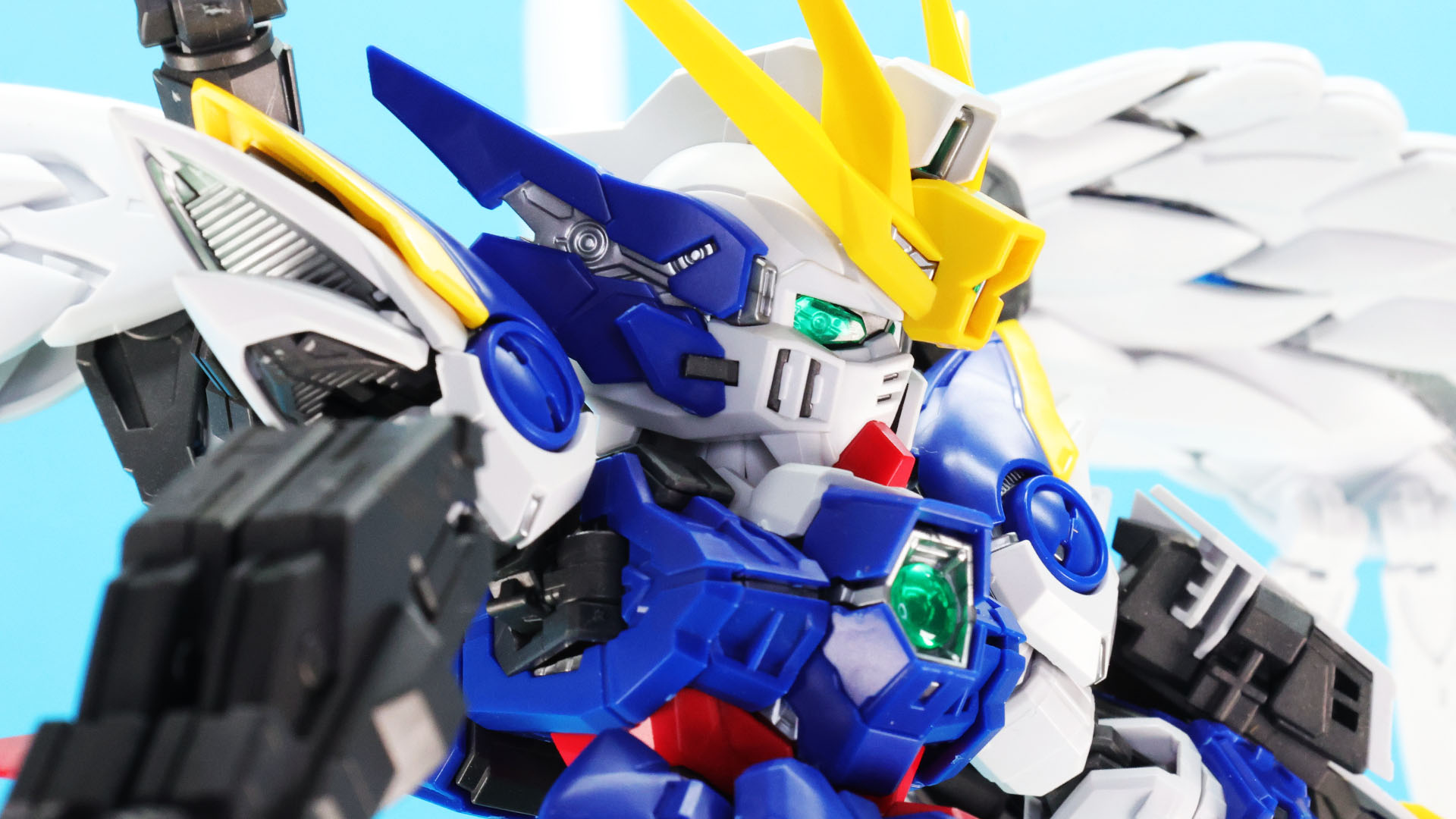 耳にあたる部分の装甲も開くことができます