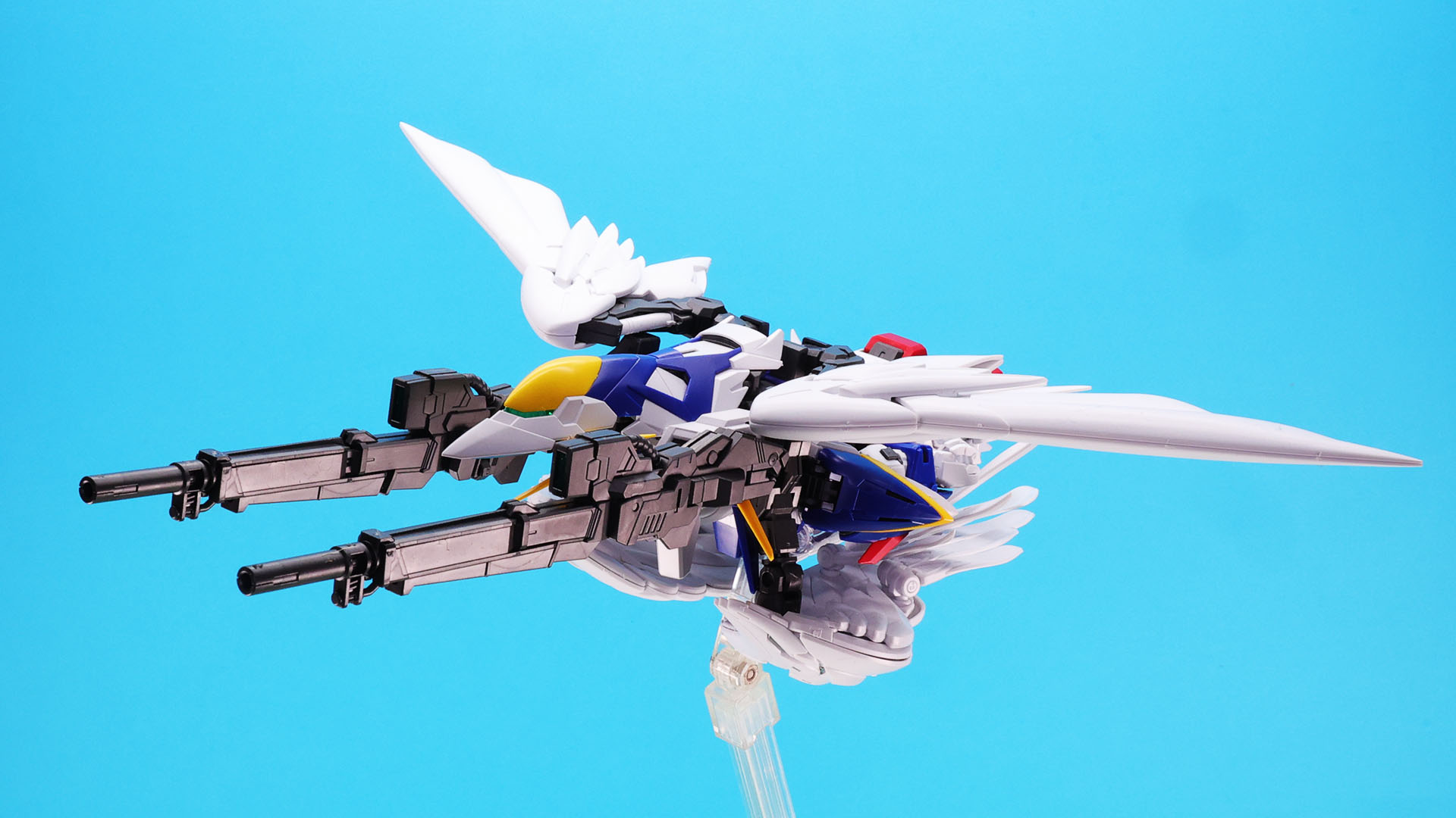 メインウイングを下面にしてシールドの役目も果たしているようです