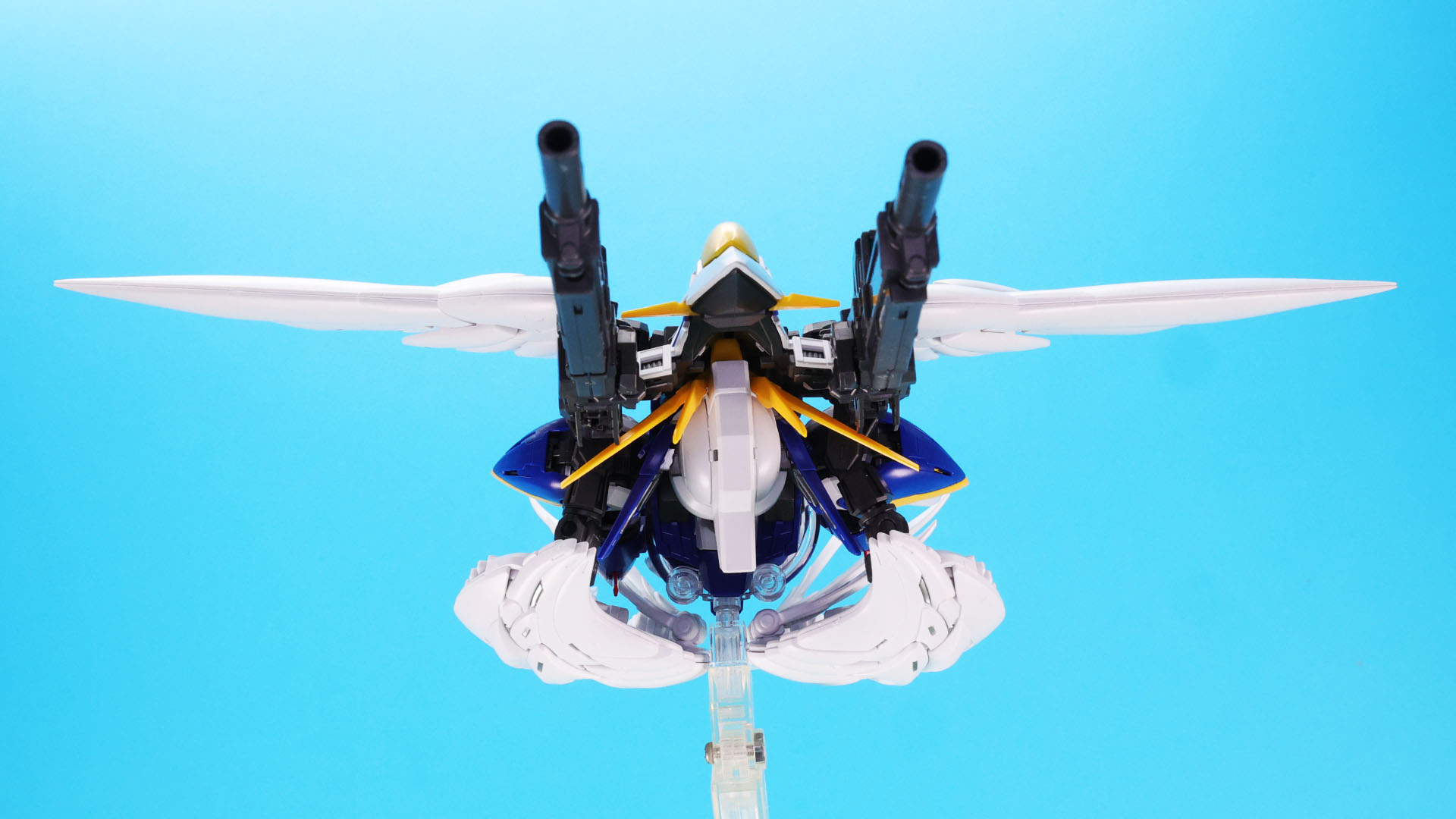 重量物をなるべく機体の中心に集めて機動性を上げることに貢献しそうなスタイルです