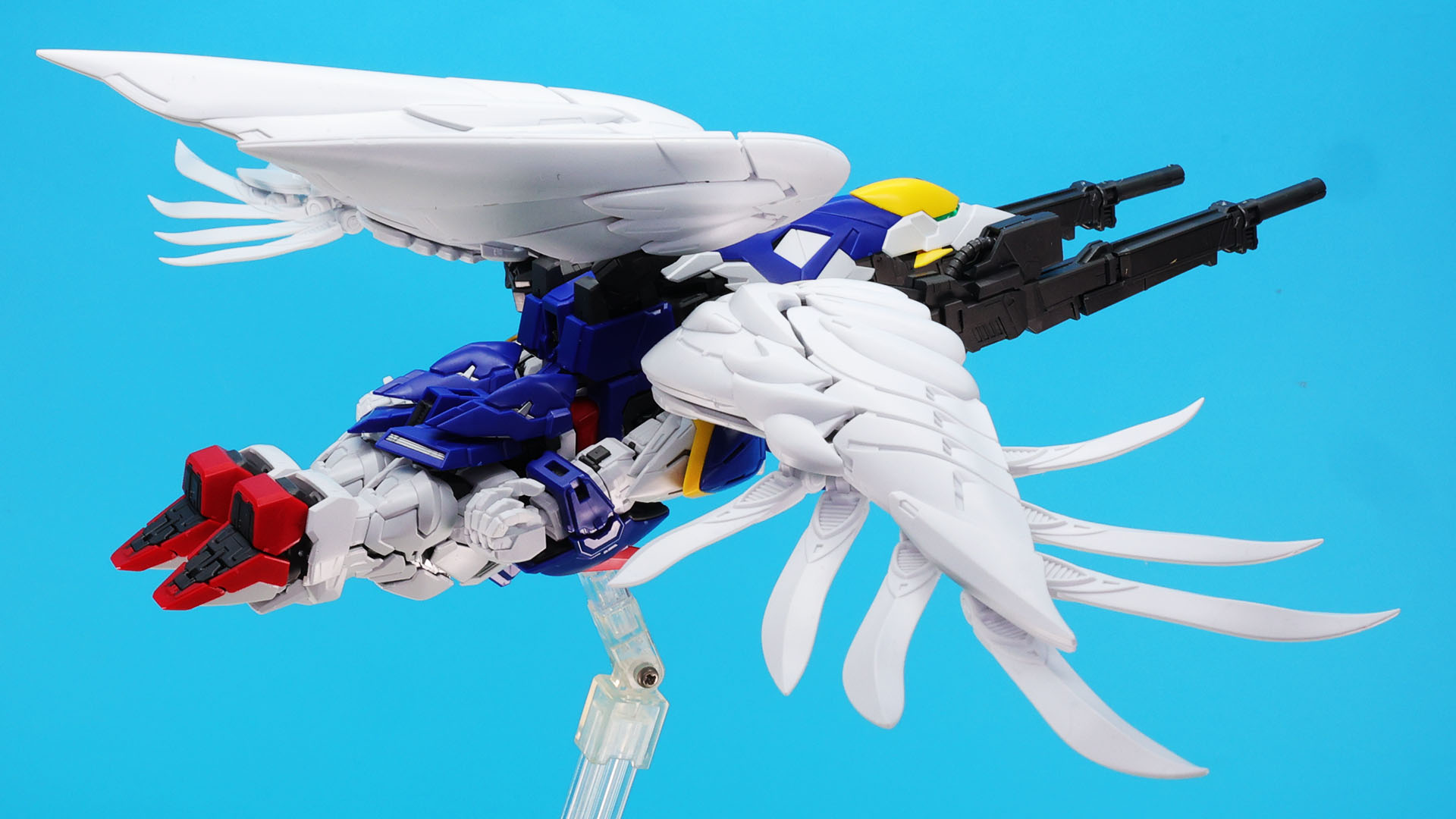 大気圏内の空力を考慮したような形態です