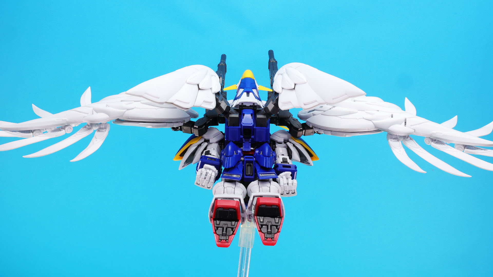 まさに翼になっているウイングバインダーで揚力もたっぷり稼げそうなスタイルです