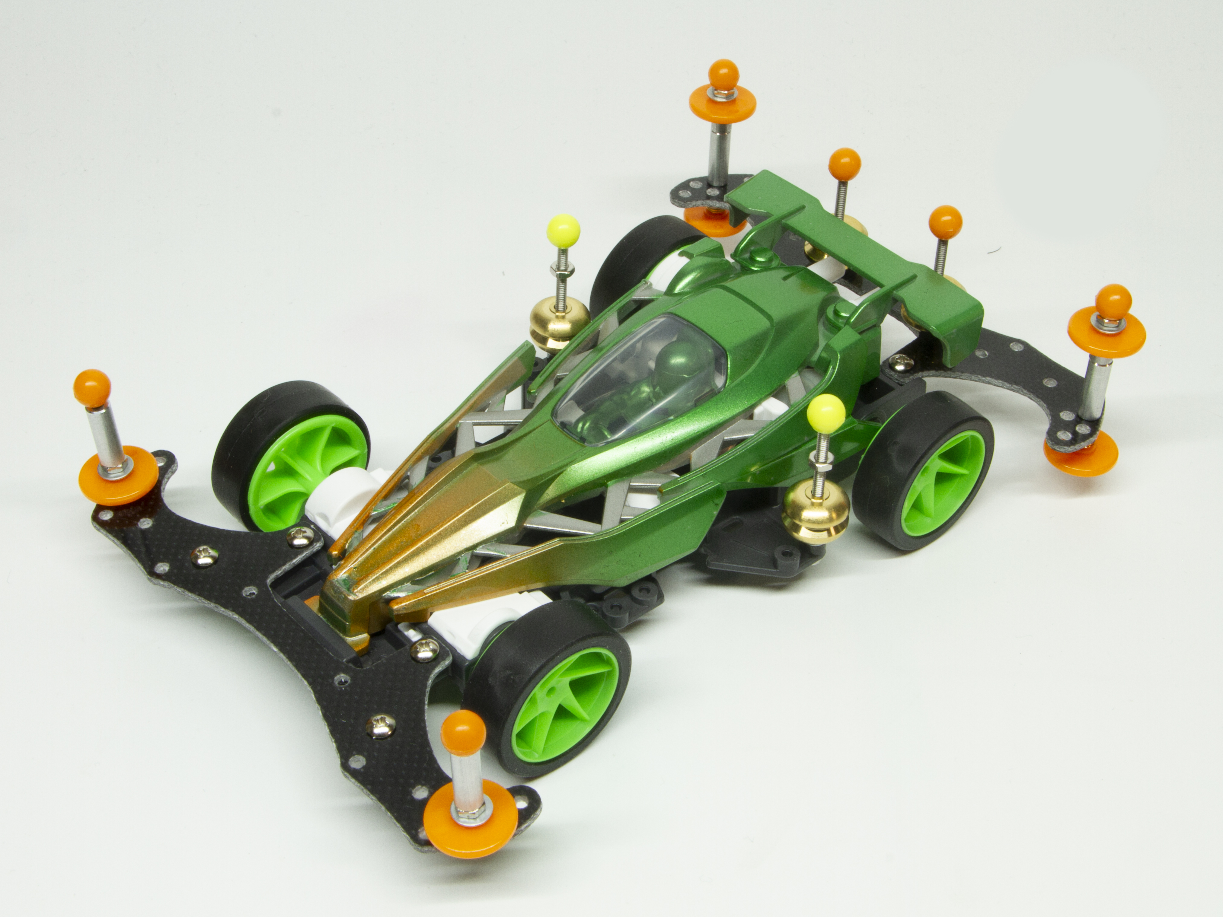 「クロススピアー01」に塗装を施し、パーツをいくつか組み込んだもの