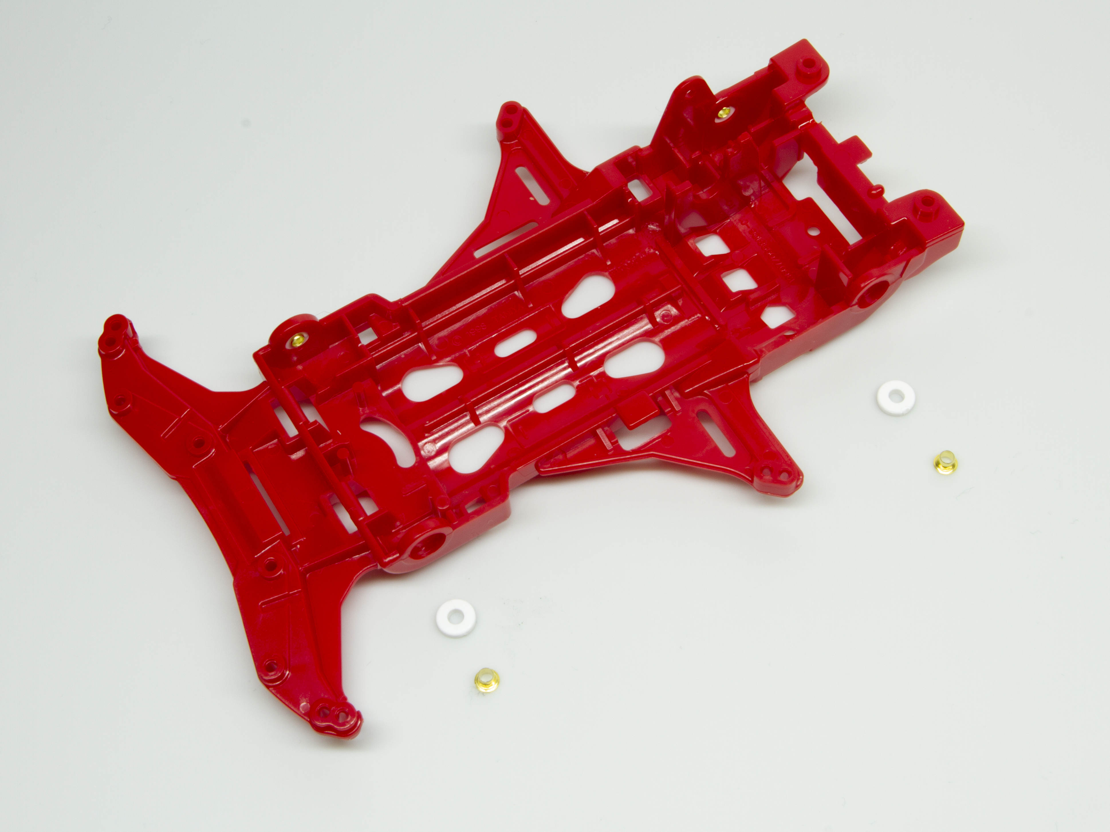 シャーシはフロントステーが一体化、リヤステーが分割された「VSシャーシ」