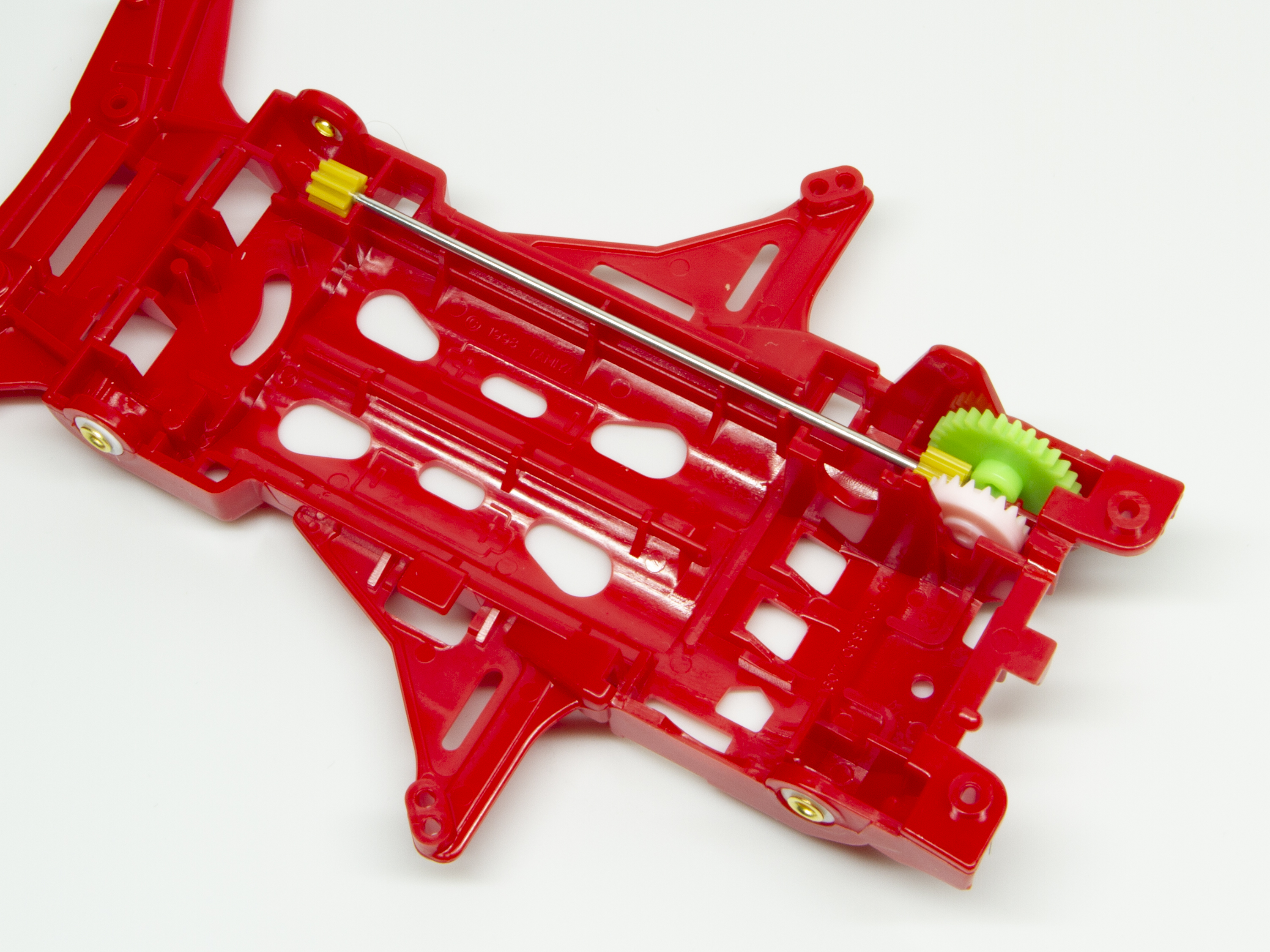 リヤの車軸とギヤを仕込む