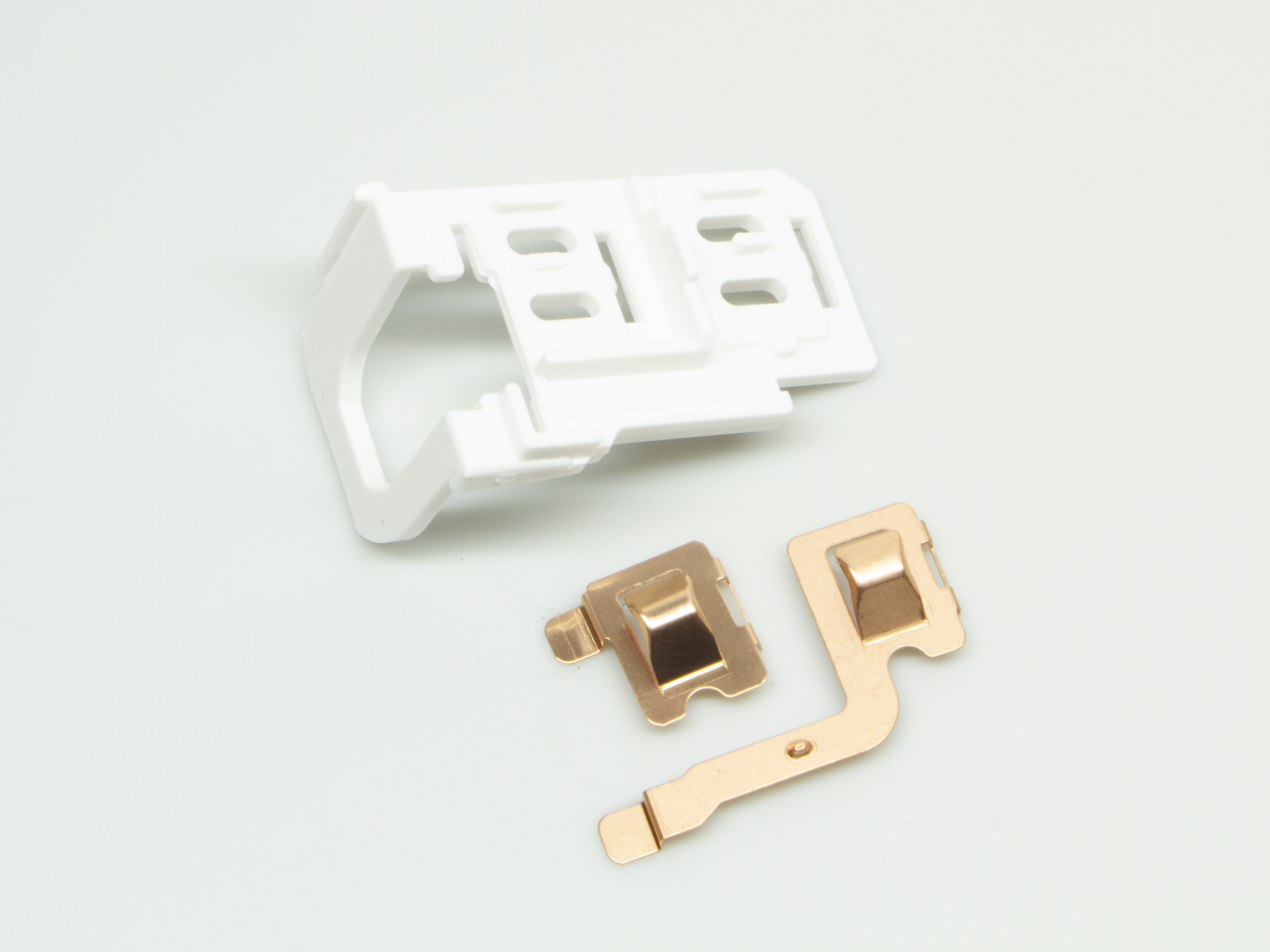 電池との接触部分を作る