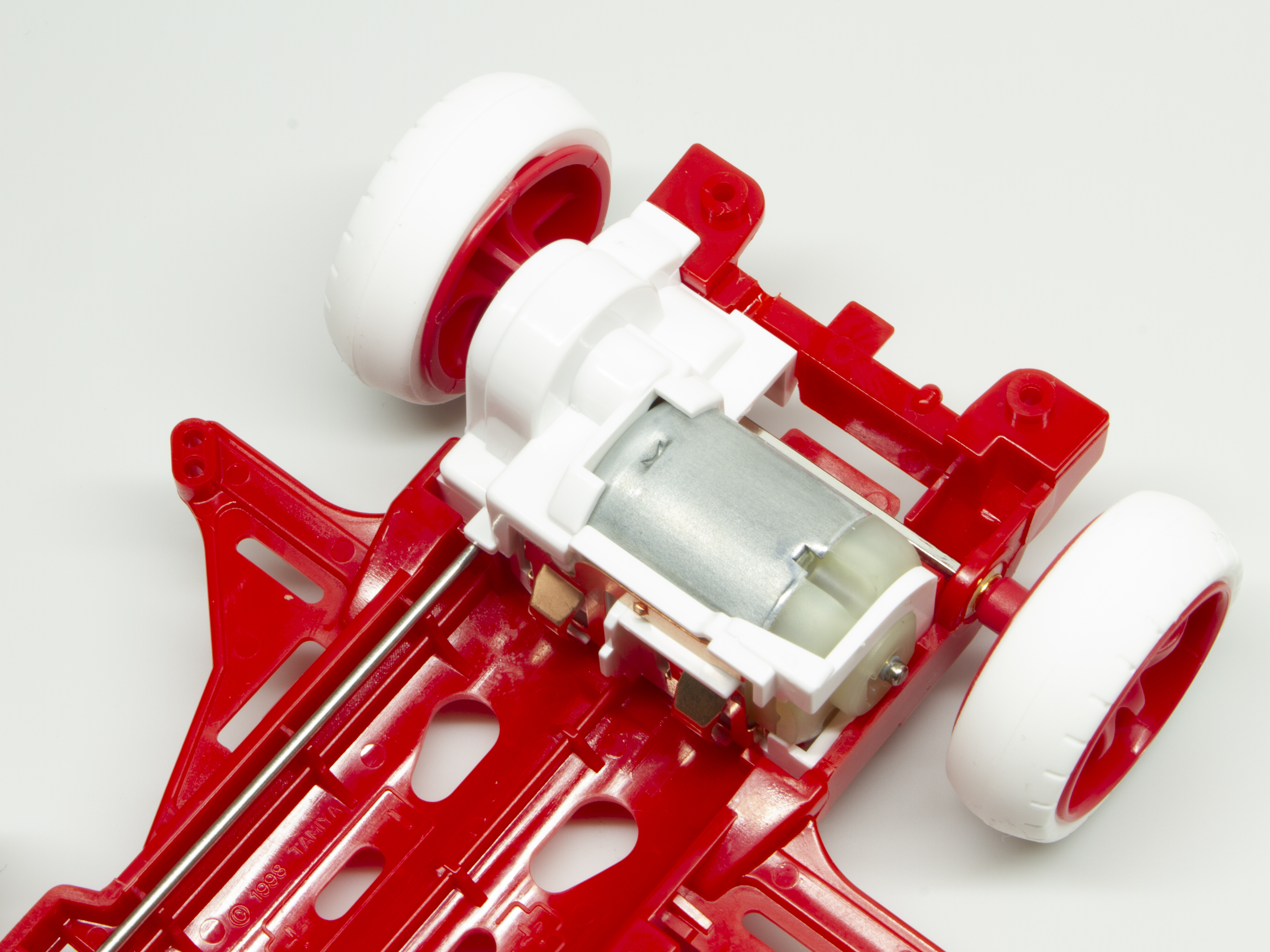 モーターカバーを取り付けて、リヤ側は完成