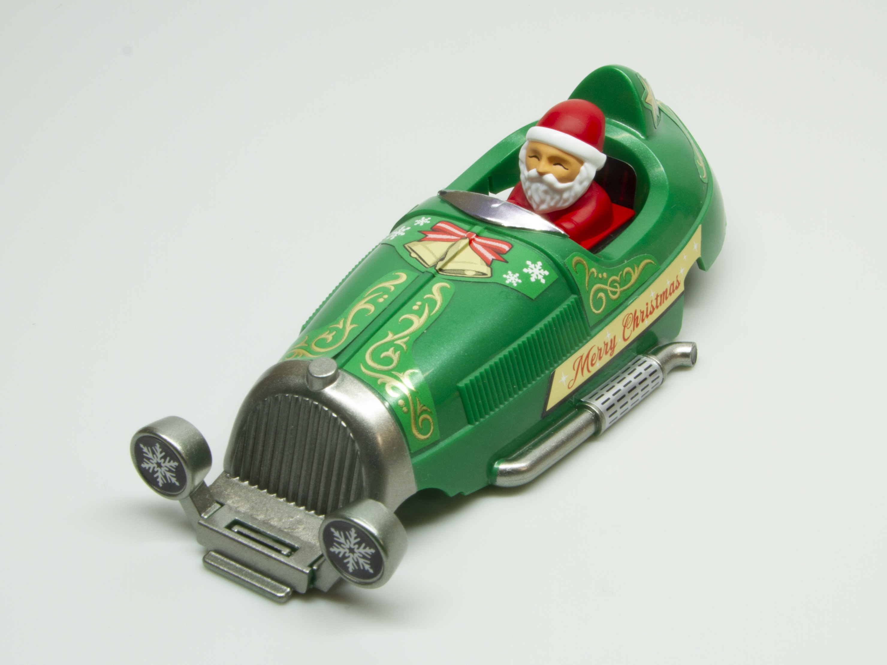 サンタクロースが乗り込み、完成