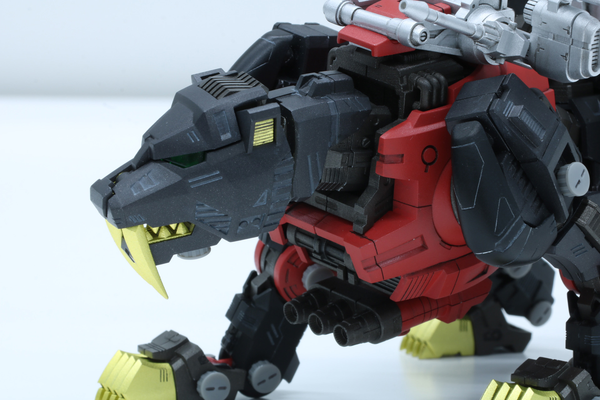 虎（タイガー）らしい顔つきを追求