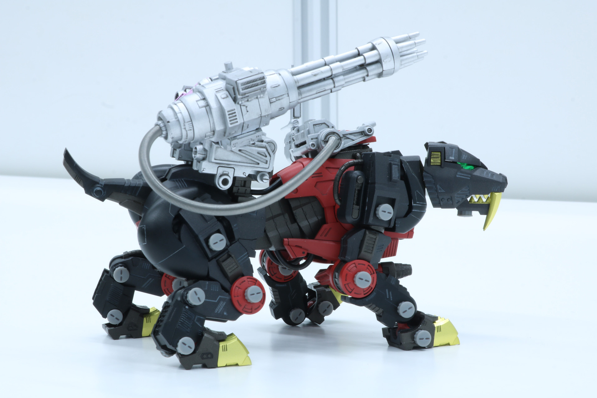 武装パーツは別売りの「REALIZE MODEL ZOIDS」シリーズに付け替えが可能