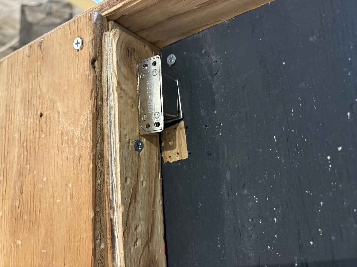 ドアはマグネットキャッチ方式。そっと開ければ音はそこまで出ない