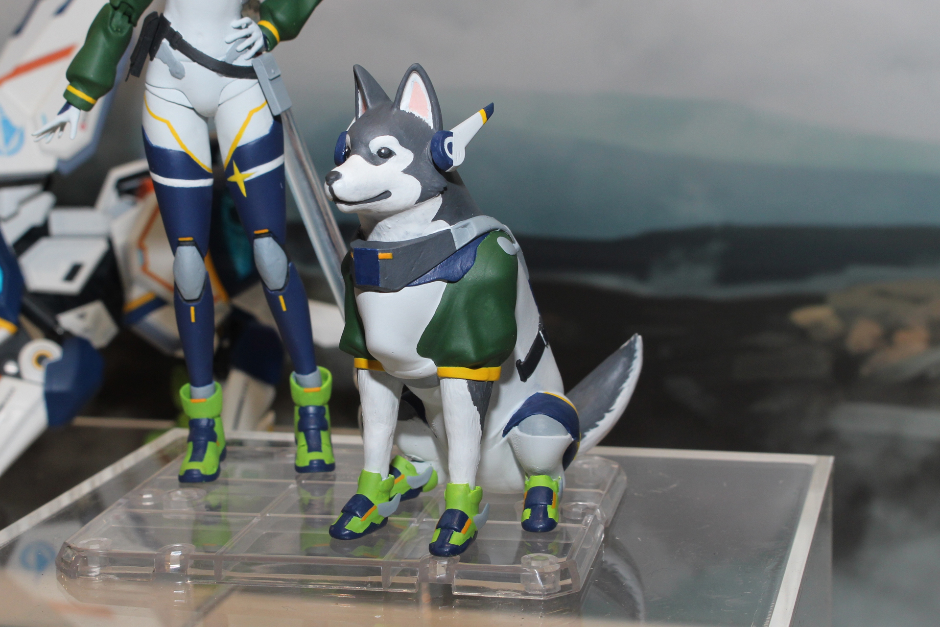 相棒のアニマルズ、ビッグス。アリアとおそろいのシューズが可愛い。試作品を見る限りは非可動のようだ