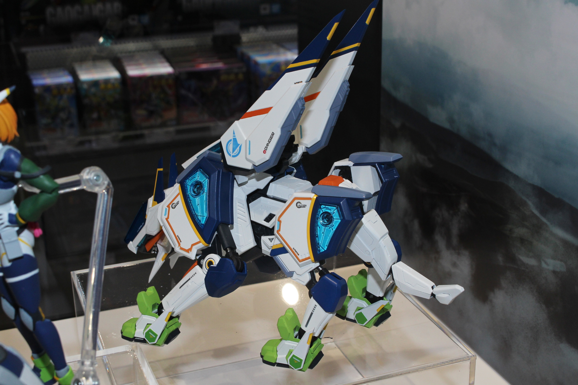 並んでいるアリアと比較すると、そこそこ大きめのフィギュアとなるようだ