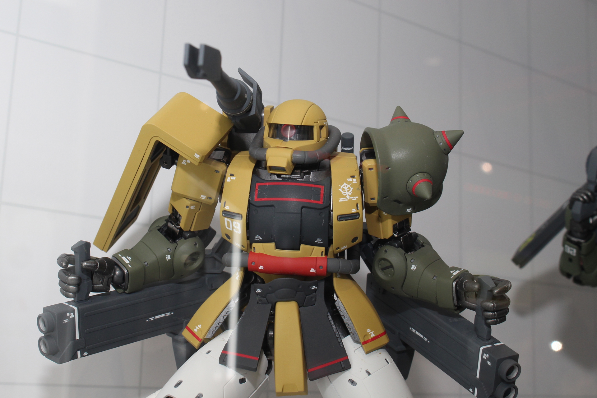 本体はザクII Cタイプとなる