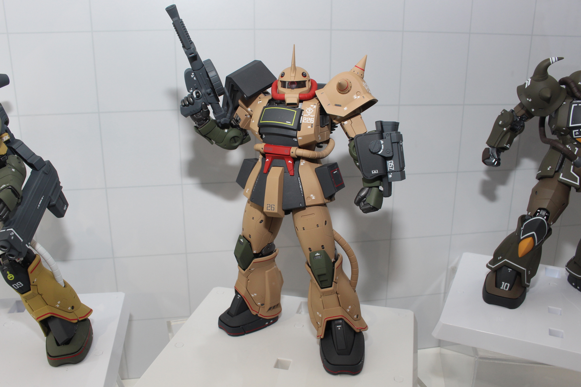 「GUNDAM FIX FIGURATION METAL COMPOSITE ザク・デザートタイプ」。発売日、価格は未定