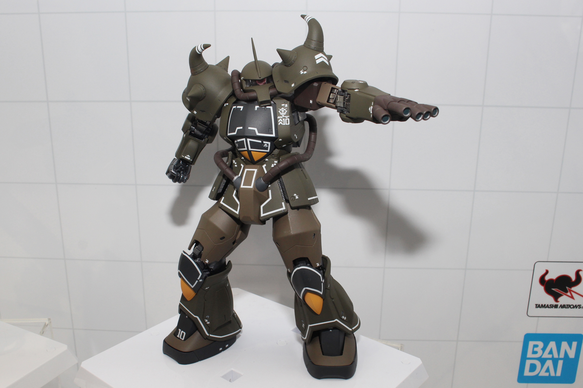 「GUNDAM FIX FIGURATION METAL COMPOSITE グフ（リアルタイプカラー）」。発売日、価格は未定