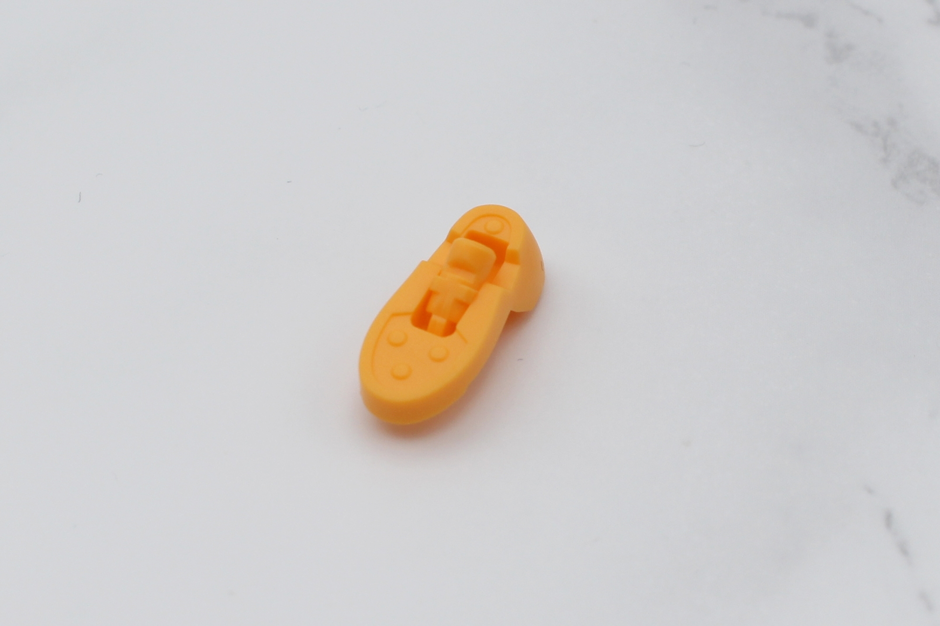 ソールの組み立て。中央に見えるのが折り畳み式の3mmジョイント