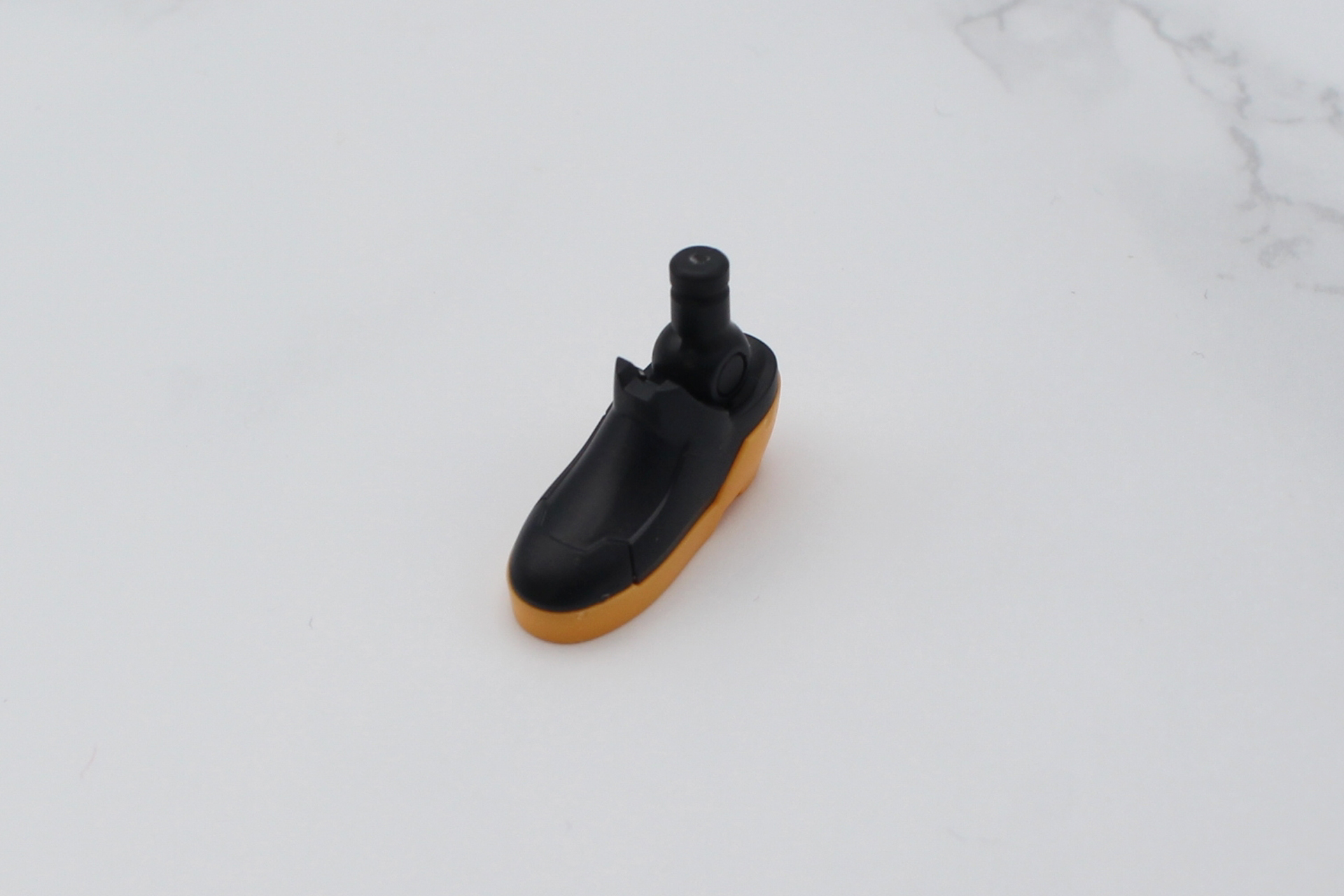 完成した足首をスネに取り付ける