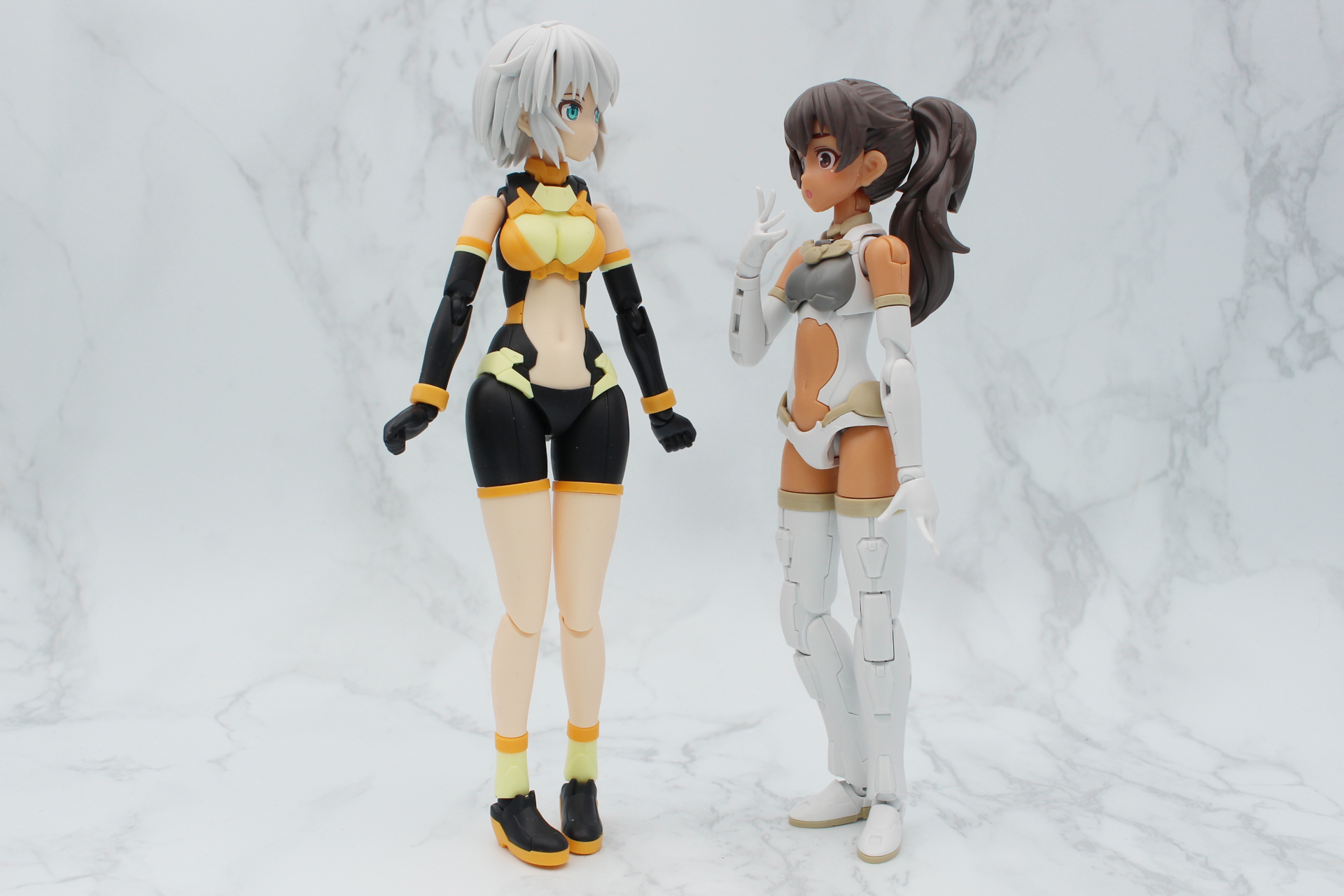 全高は約145mmで初代と同じ。ちなみに右のルルチェは140mm