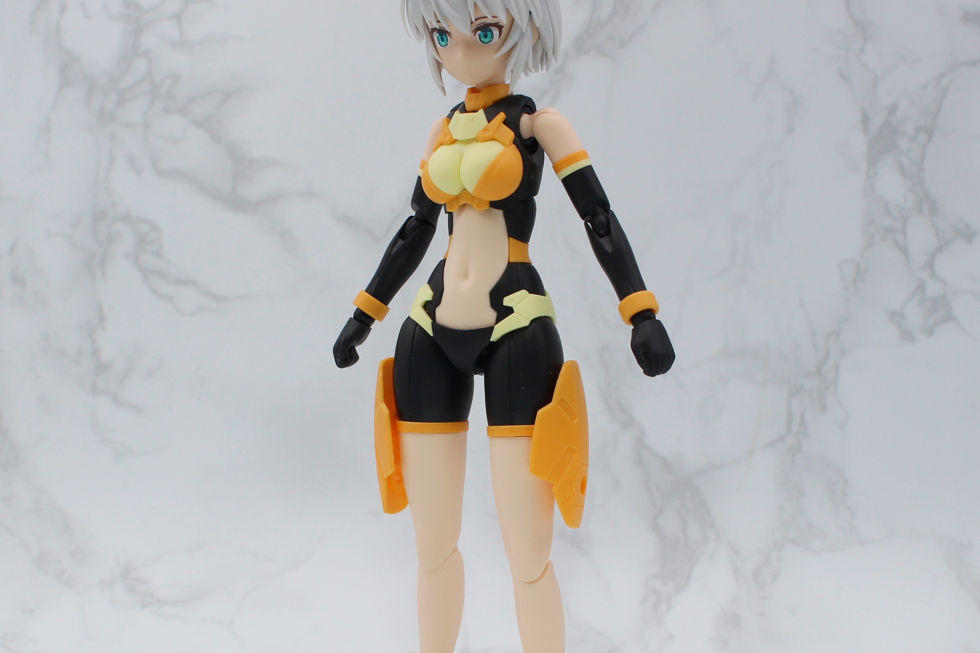 脚部装甲の組み立て。取り付け時は脚部のリングを交換する