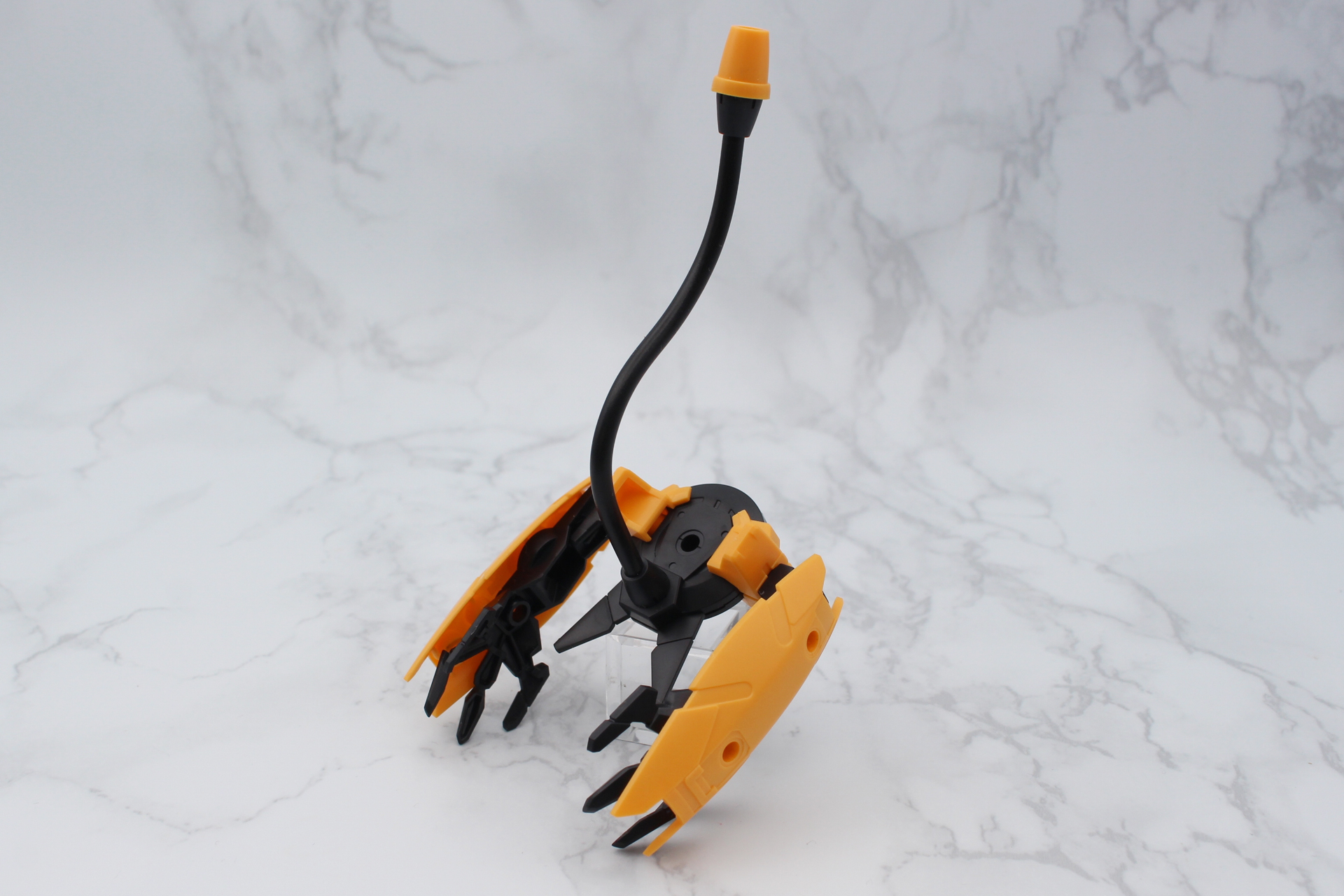 尻尾とクローを取り付けてバックパックが完成