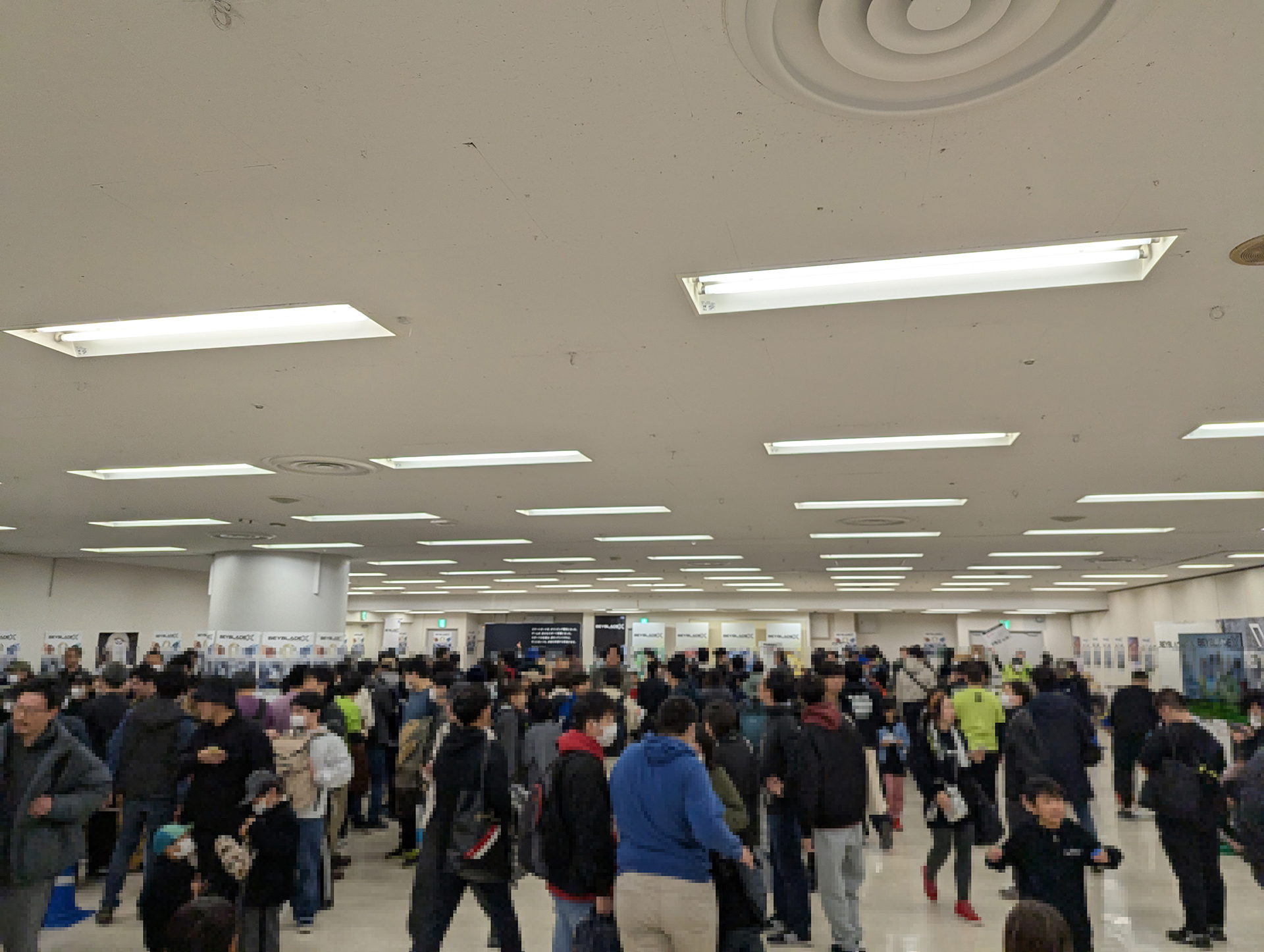 文化会館展示ホールD-4では来場者も楽しめるブースも展開。多くの子供連れの家族が参加していた