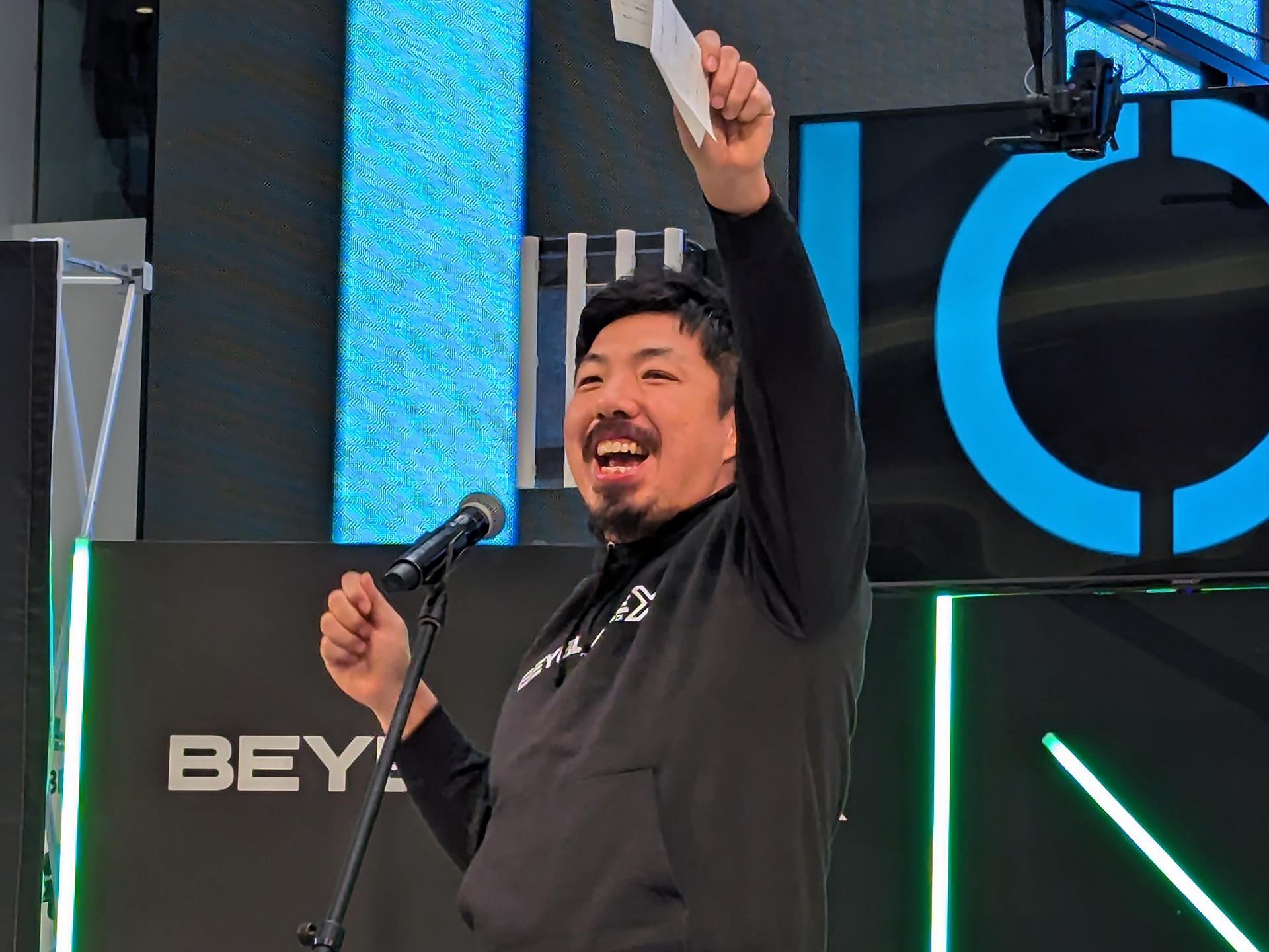 最後はベイブレードお馴染みの「3・2・1・GO SHOOT!」の掛け声で締めくくった