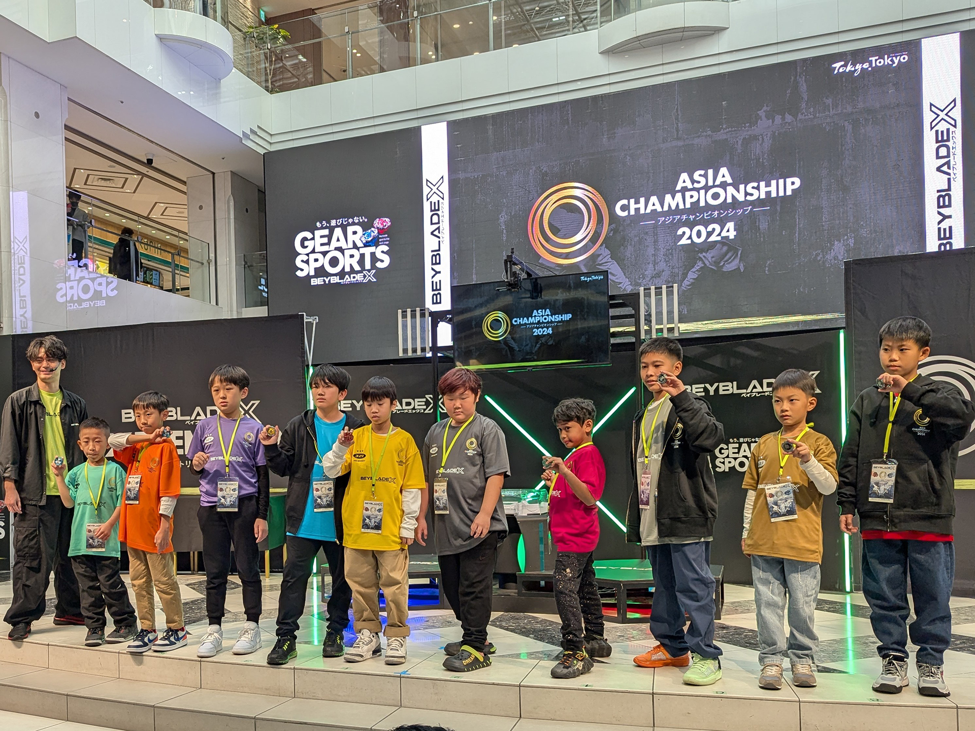 レギュラークラスに参加するブレーダーたち。左端はMCを務めるブレーダーバン氏