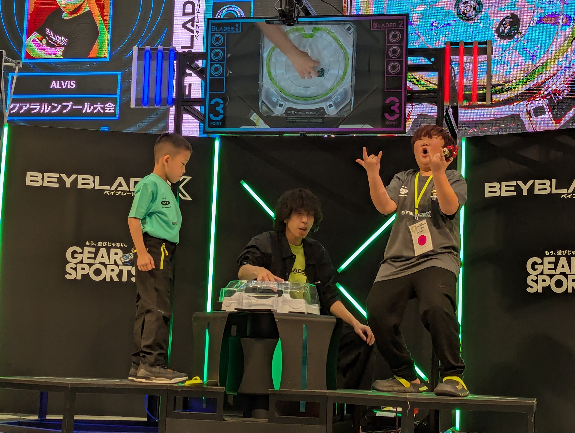 2回戦のクアラルンプール代表ALVISとソウル代表MIN SEO JOの一戦より。MIN SEO JOはポイントを取ったり、勝利した時のパフォーマンスがすばらしく、会場を盛り上げていた