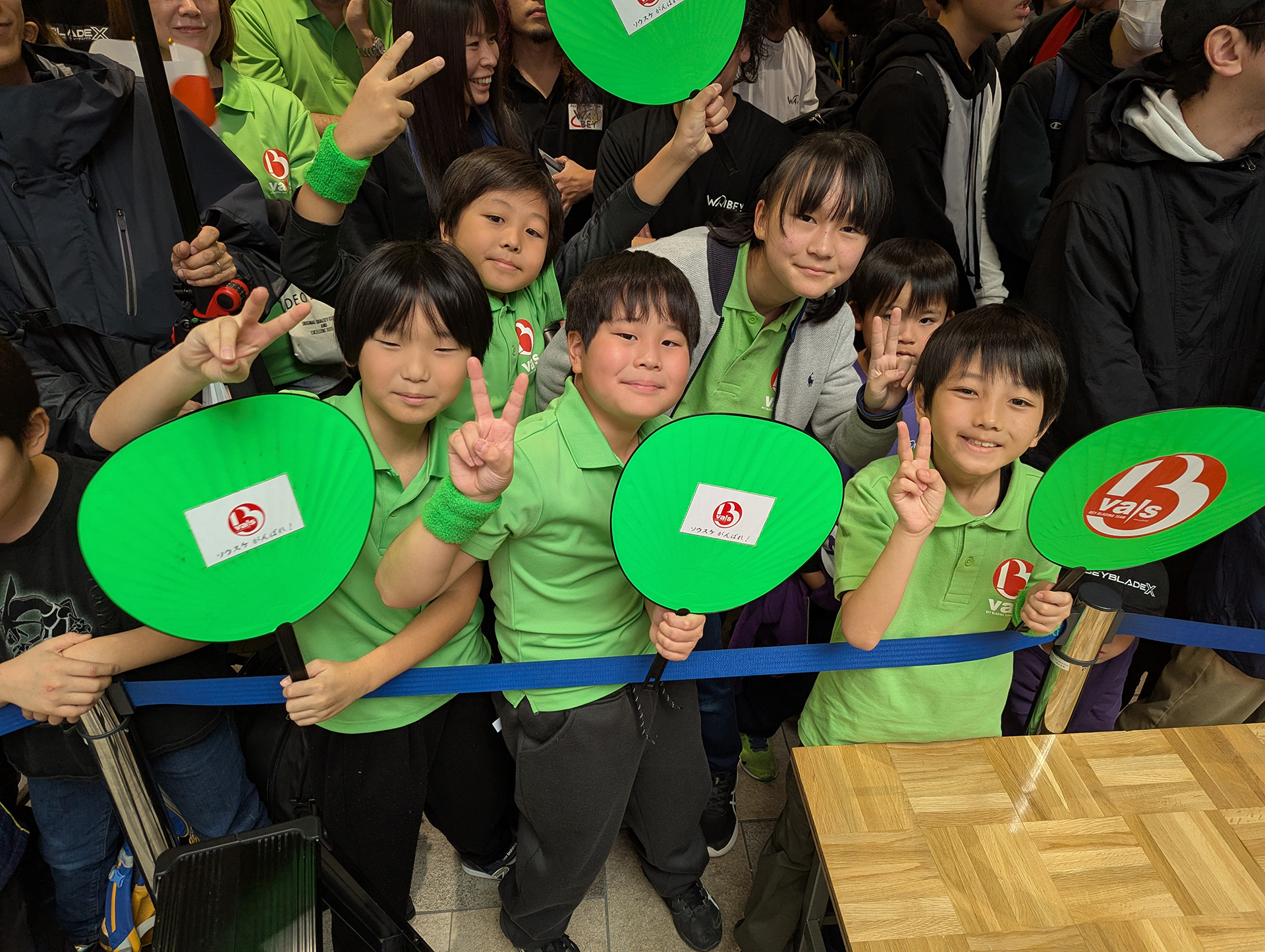 会場最前列に来ていたSOUSUKE応援団のみなさん。他にも多くのファンたちがSOUSUKEの活躍に一喜一憂の大歓声を展開していた