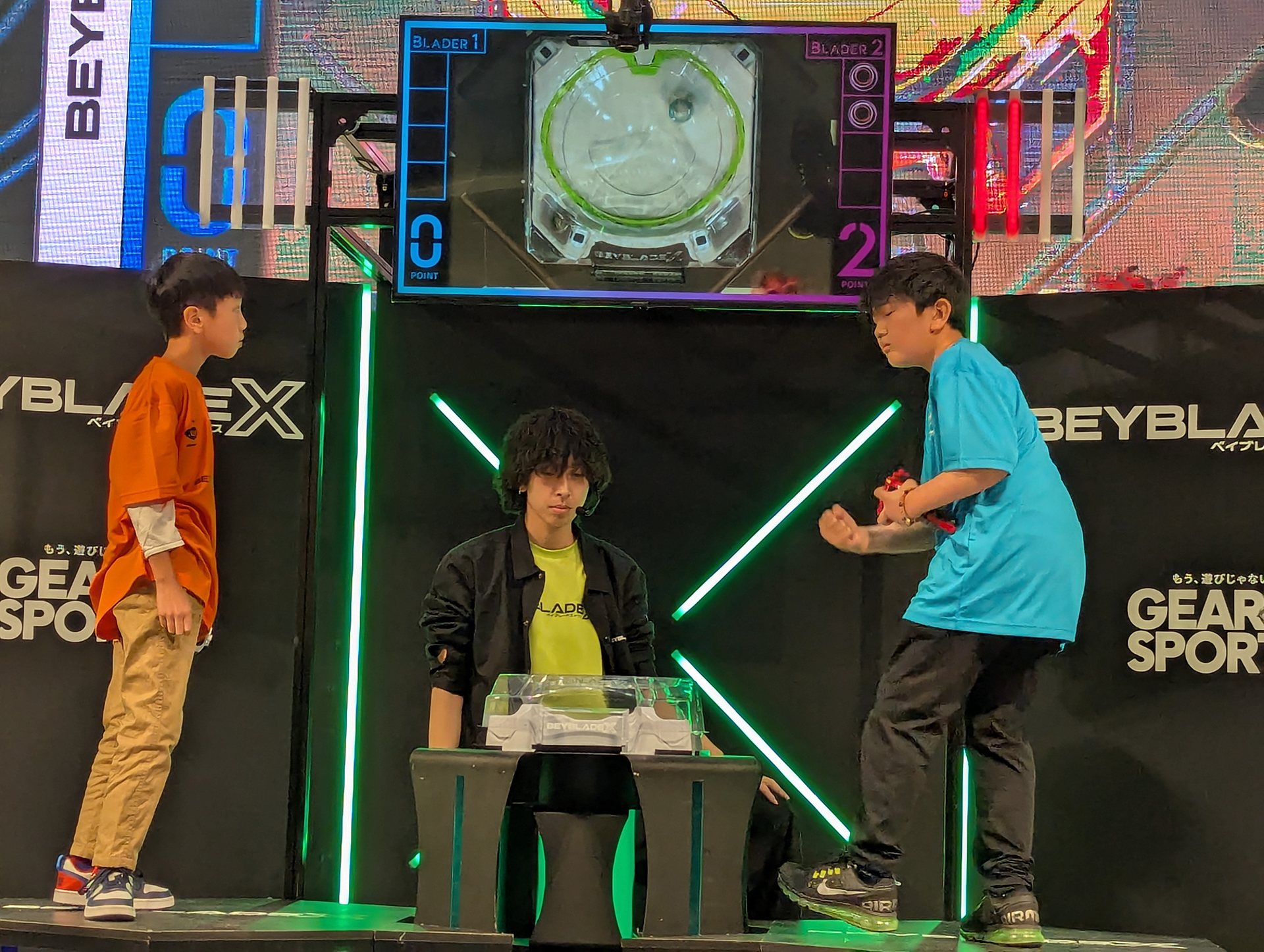 準決勝2戦目、香港代表JARVIS LAWと東京代表SOUSUKEの一戦はSOUSUKEが4-0ストレートで勝利