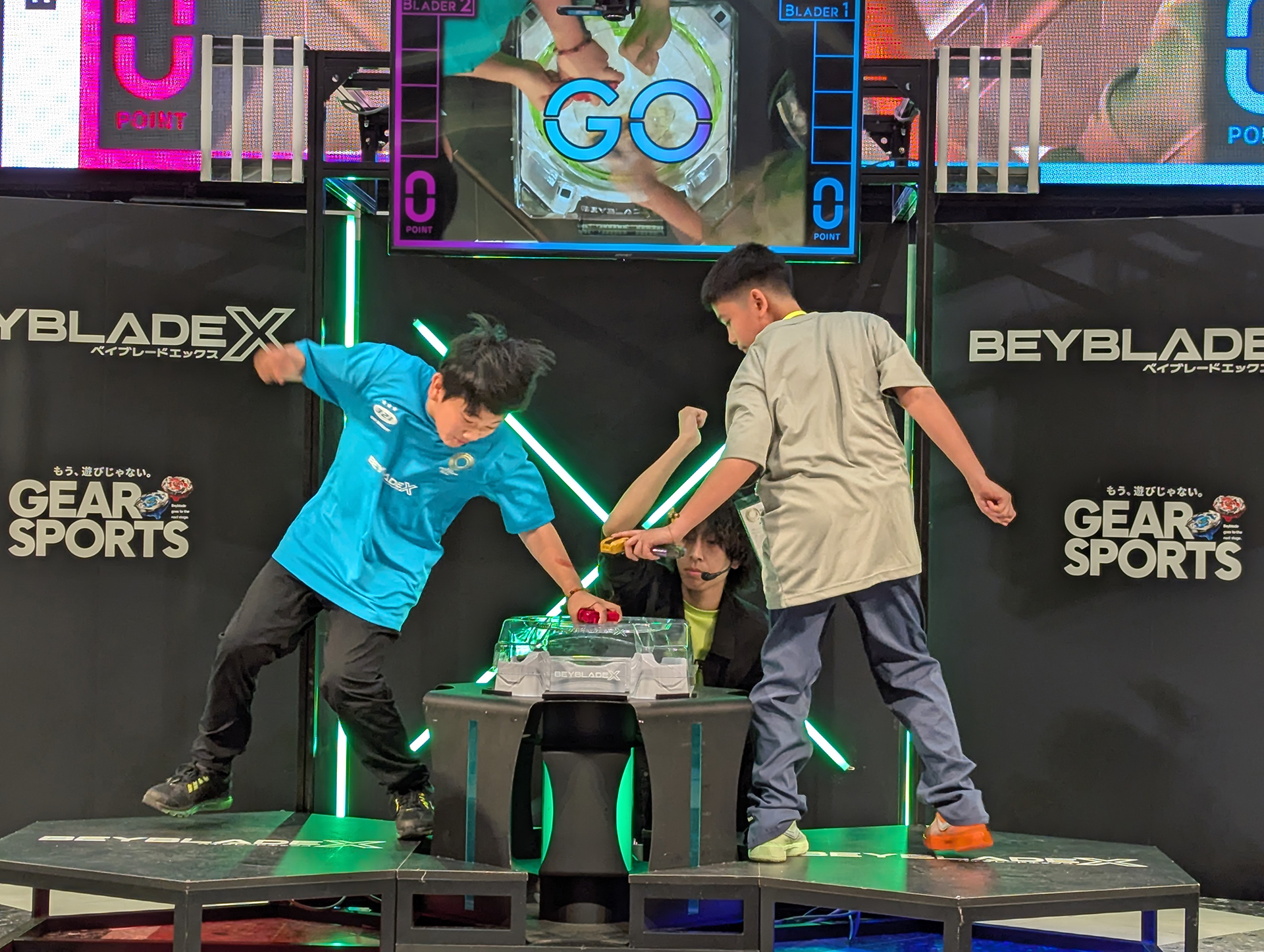 いよいよ決勝戦はマニラ代表EMMANUEL MARCELINOと東京代表SOSUKEの一戦。シュートに気合いが入るSOSUKE