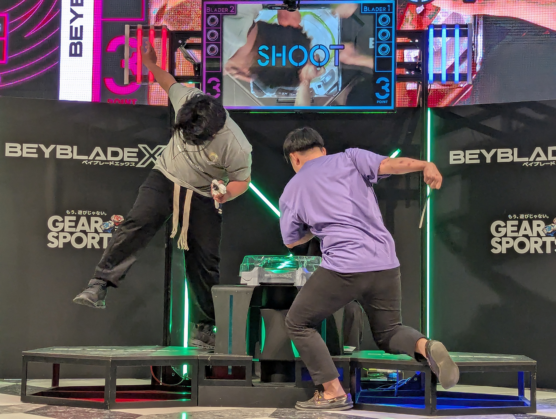 準決勝第1試合、マニラ代表MARK JULES BARRANTESとシンガポール代表ZANEの一戦より。ZANEはポイントゲット時や勝利時などもあまり派手なパフォーマンスを行なわず終始クールなブレーダー