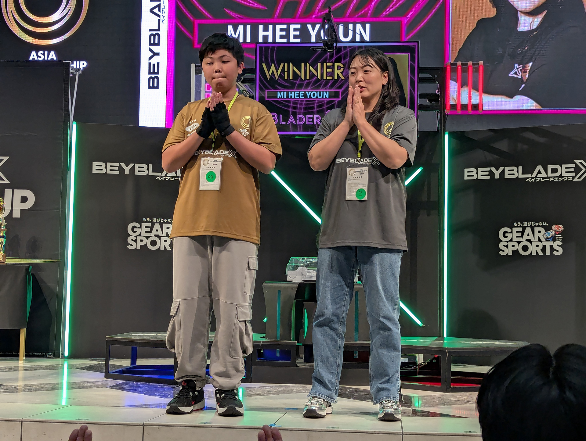 準決勝第2試合、台北代表JERRYとソウル代表MI HEE YOUNの一戦は勝利したMI HEE YOUNとJERRYが同じポーズで会場に挨拶を決めていたのが面白かった