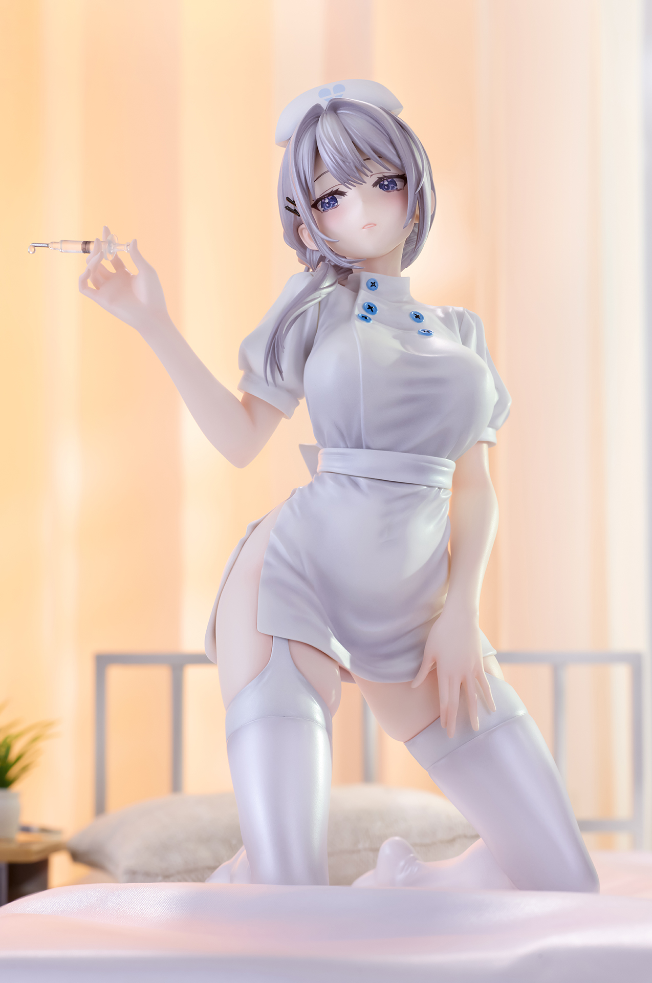 はち切れそうな衣装の質感が表現されている