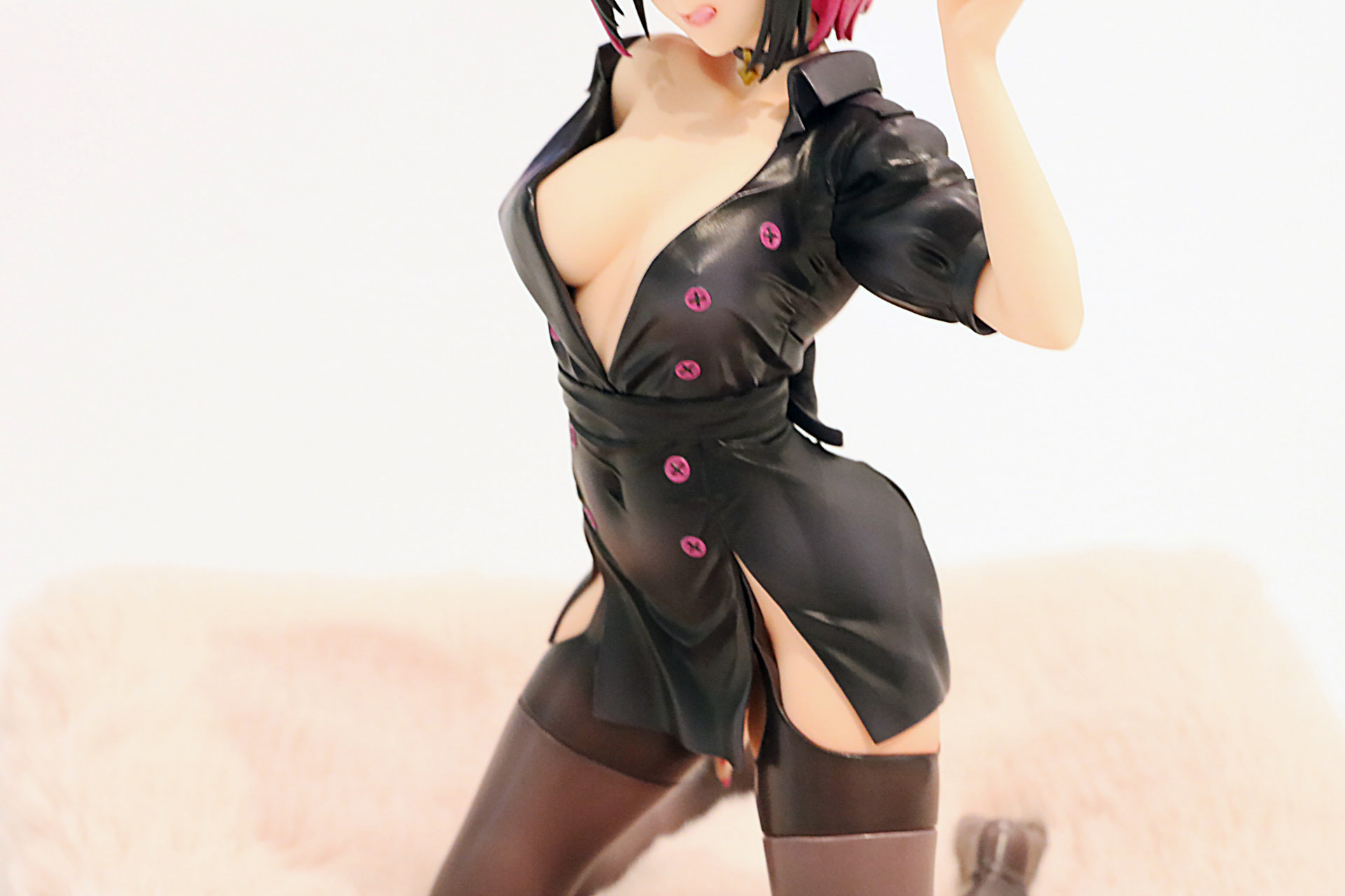 「白雪 恋」は黒色ながらシャドーで濃淡をつけて立体感のある表現となっている