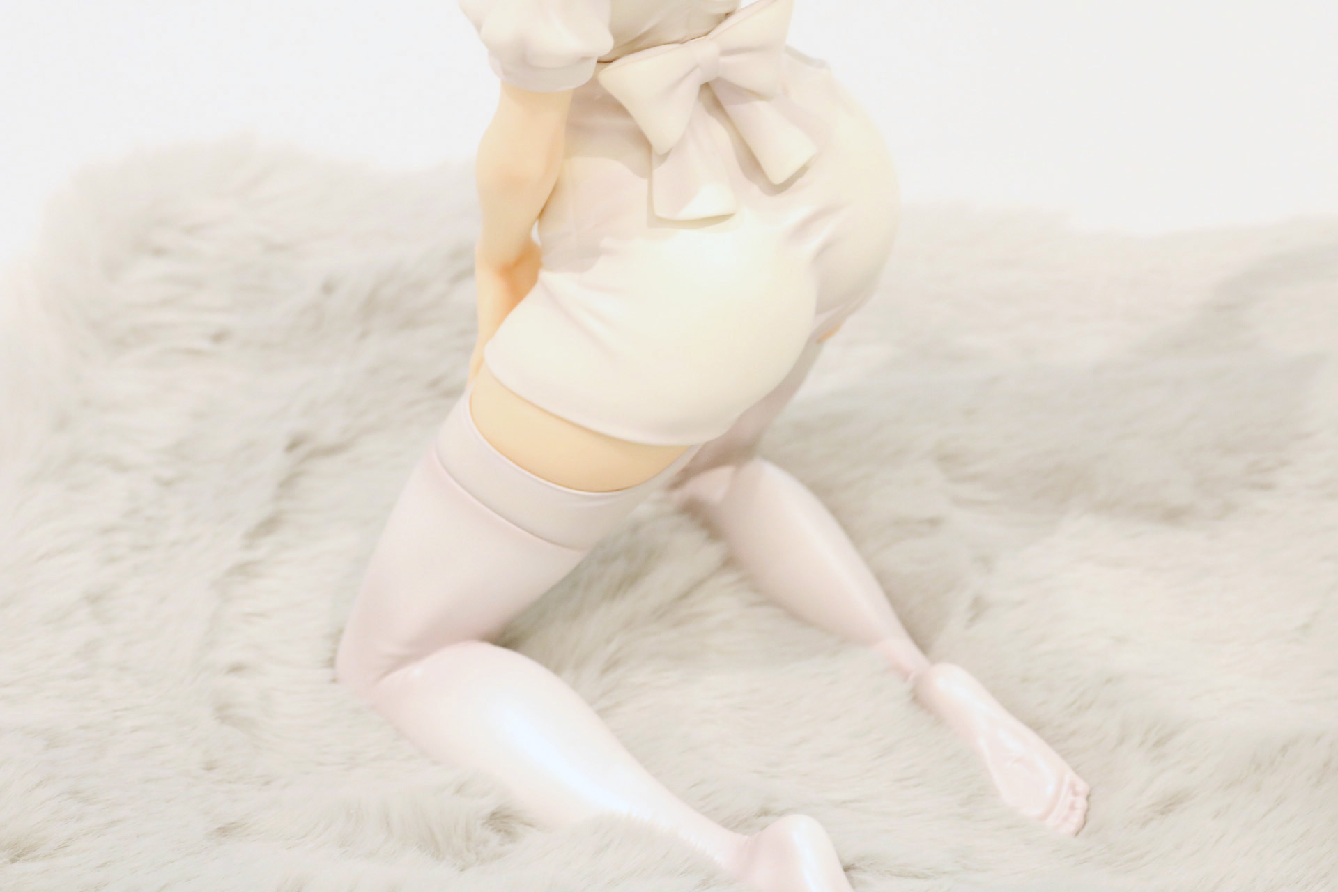 「早乙女 志乃」のむちっとした太もも造形へのこだわりが感じられるストッキング食い込み