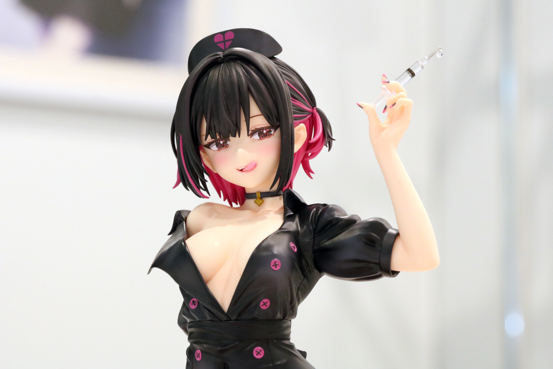 舌を出して挑発するようなちょっぴりエッチな表情